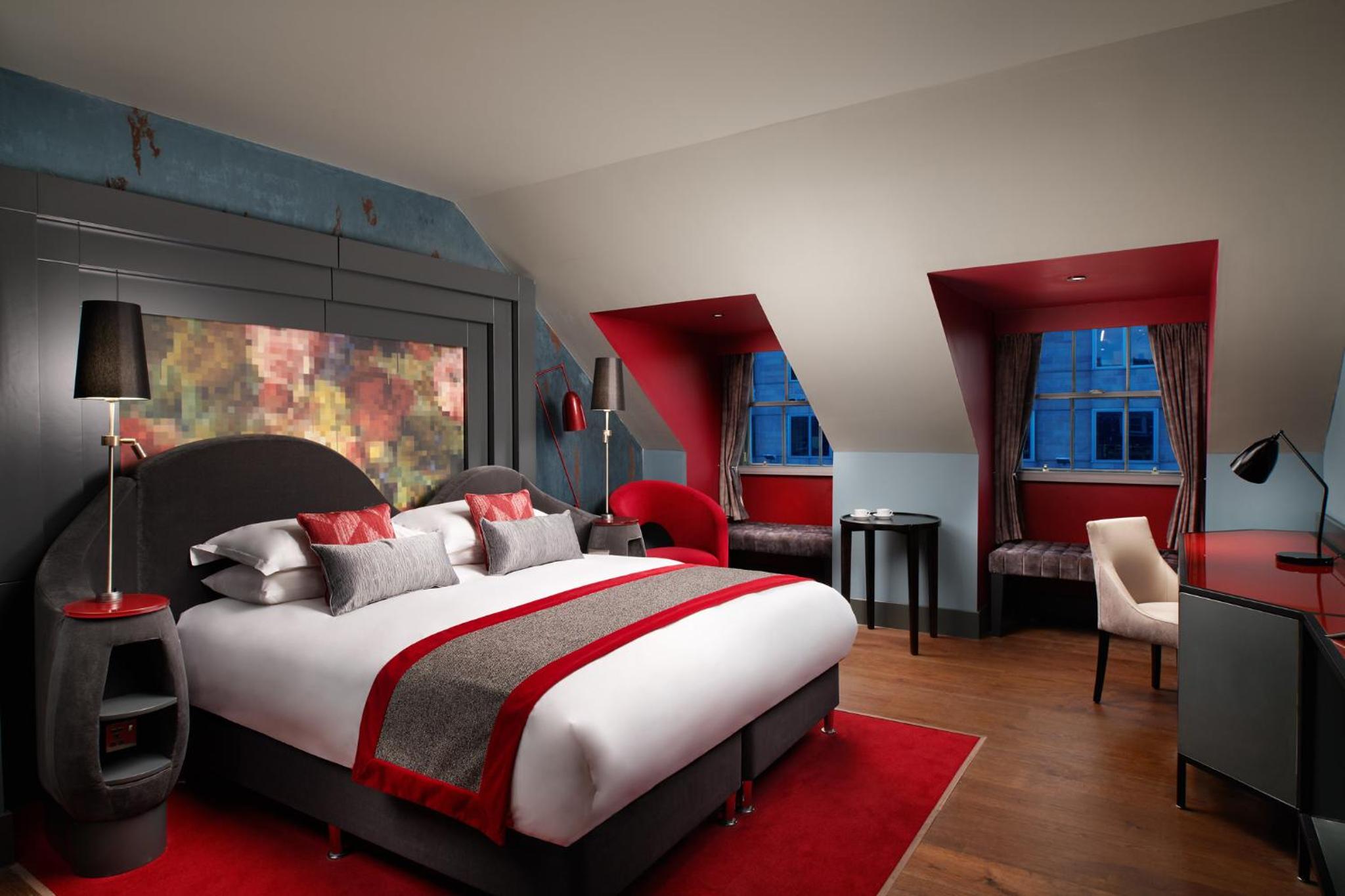 Suite - Photo 1