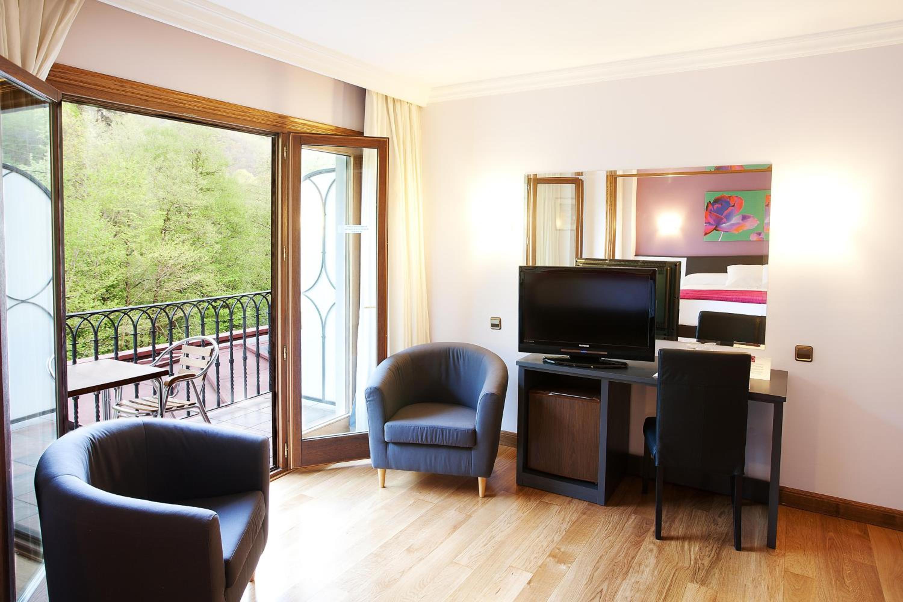 Suite - Photo 8