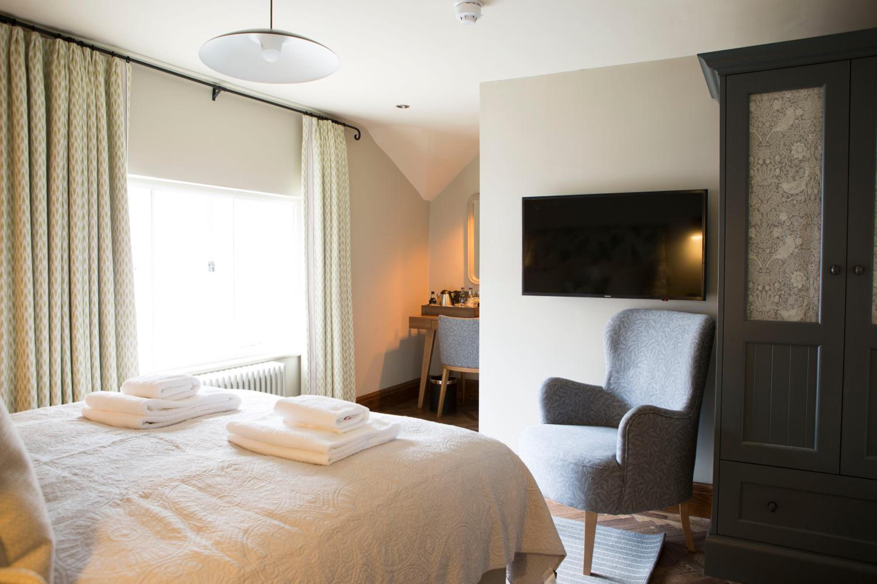 Standard Double Room - Photo 16