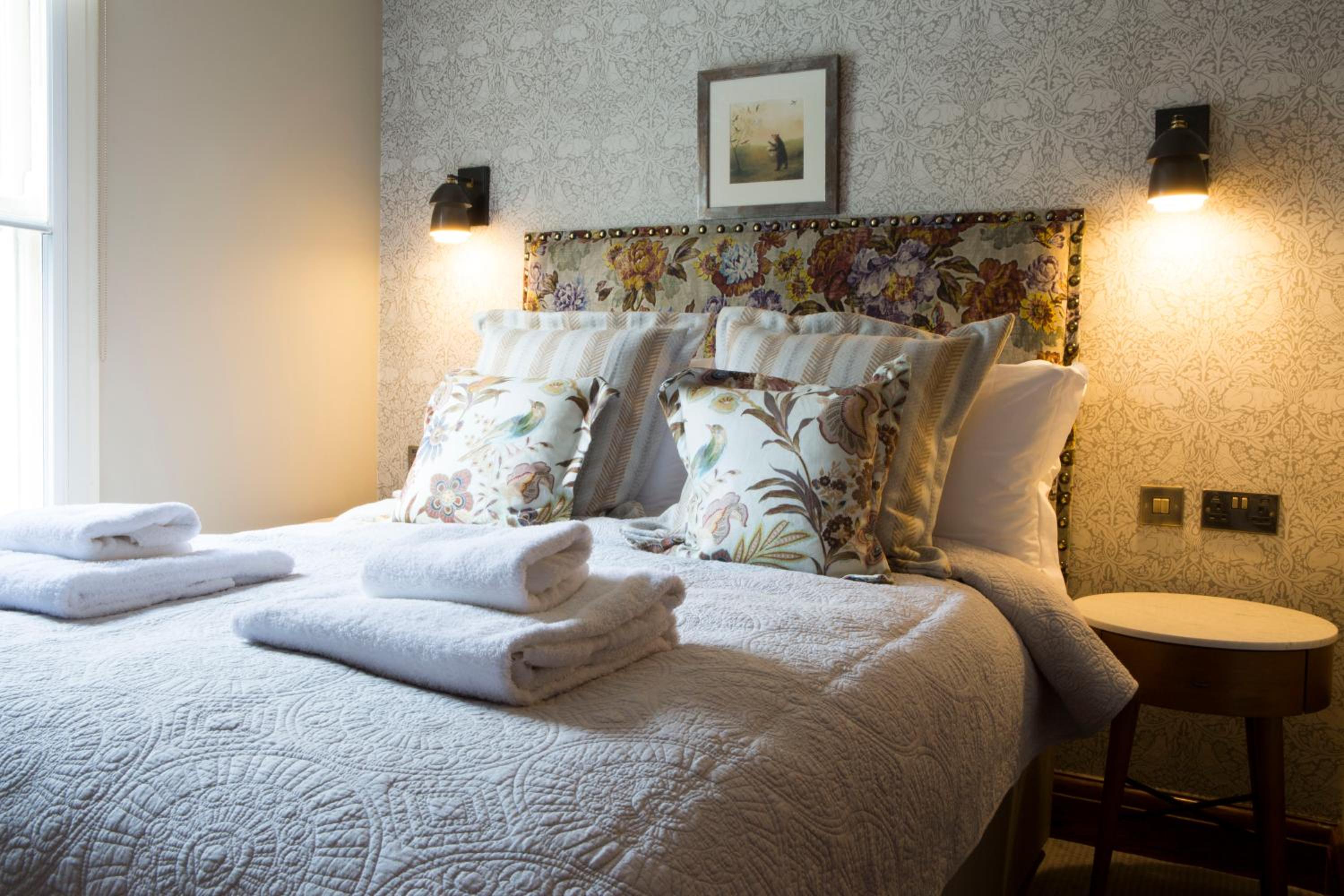 Standard Double Room - Photo 11