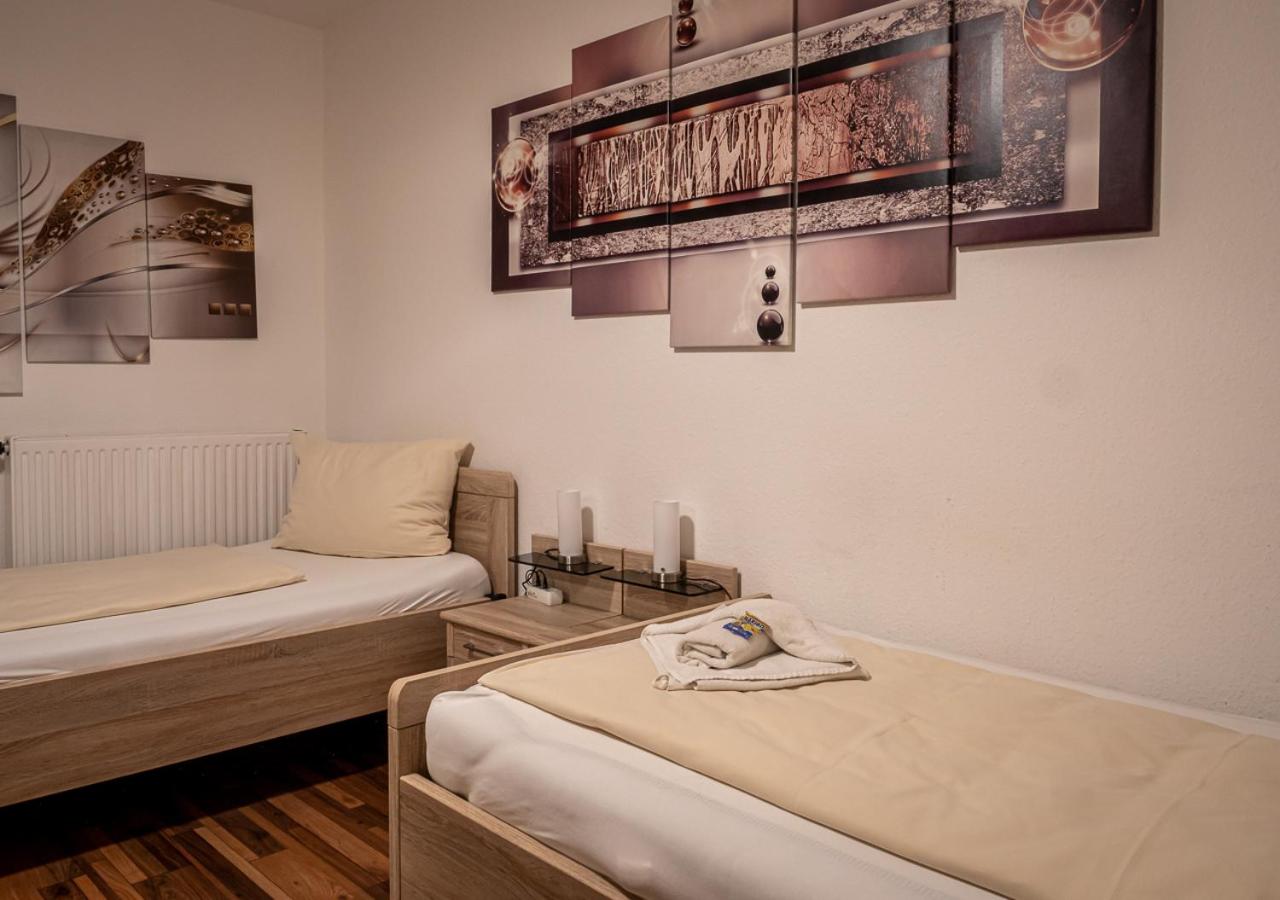 Twin Room - Photo 19