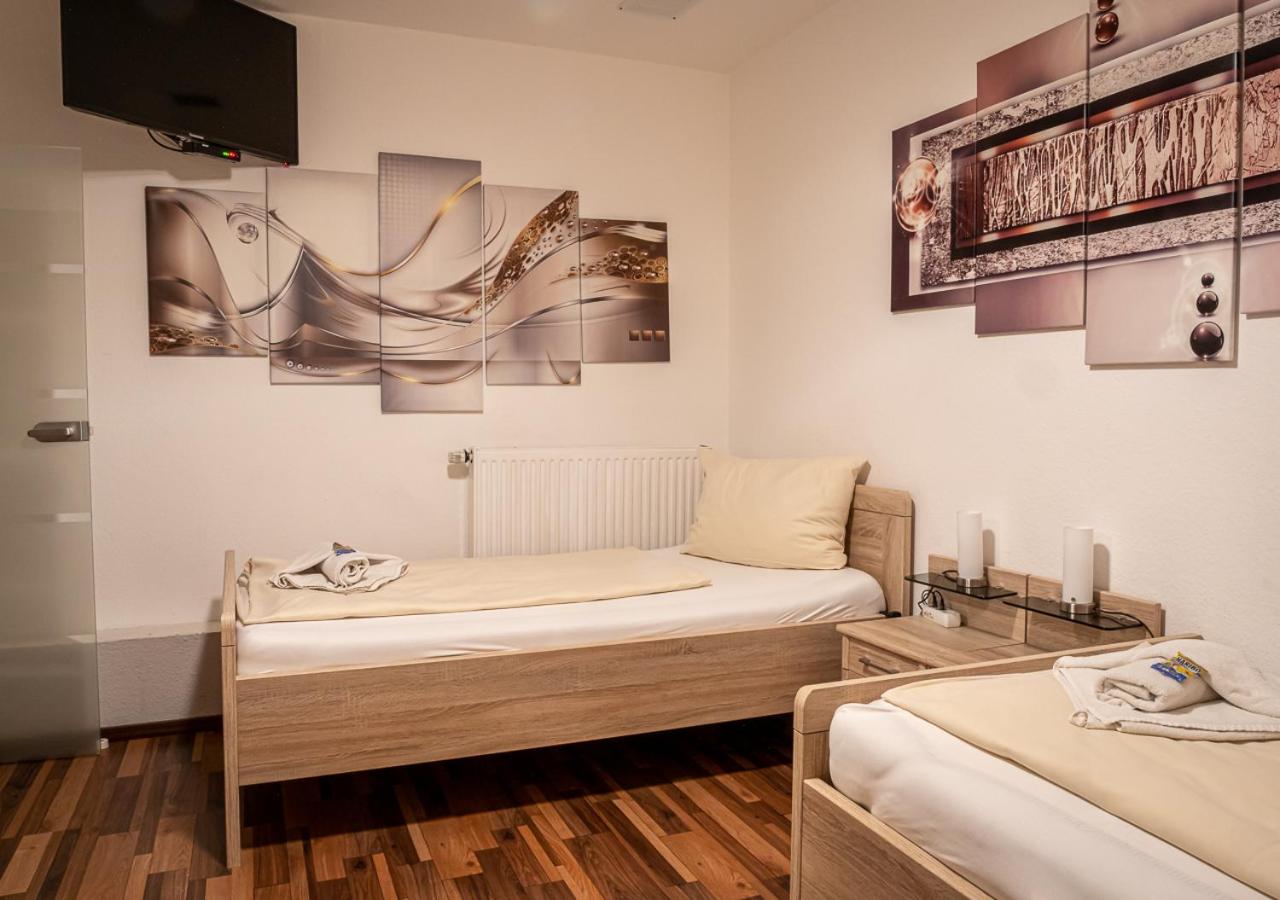 Twin Room - Photo 21