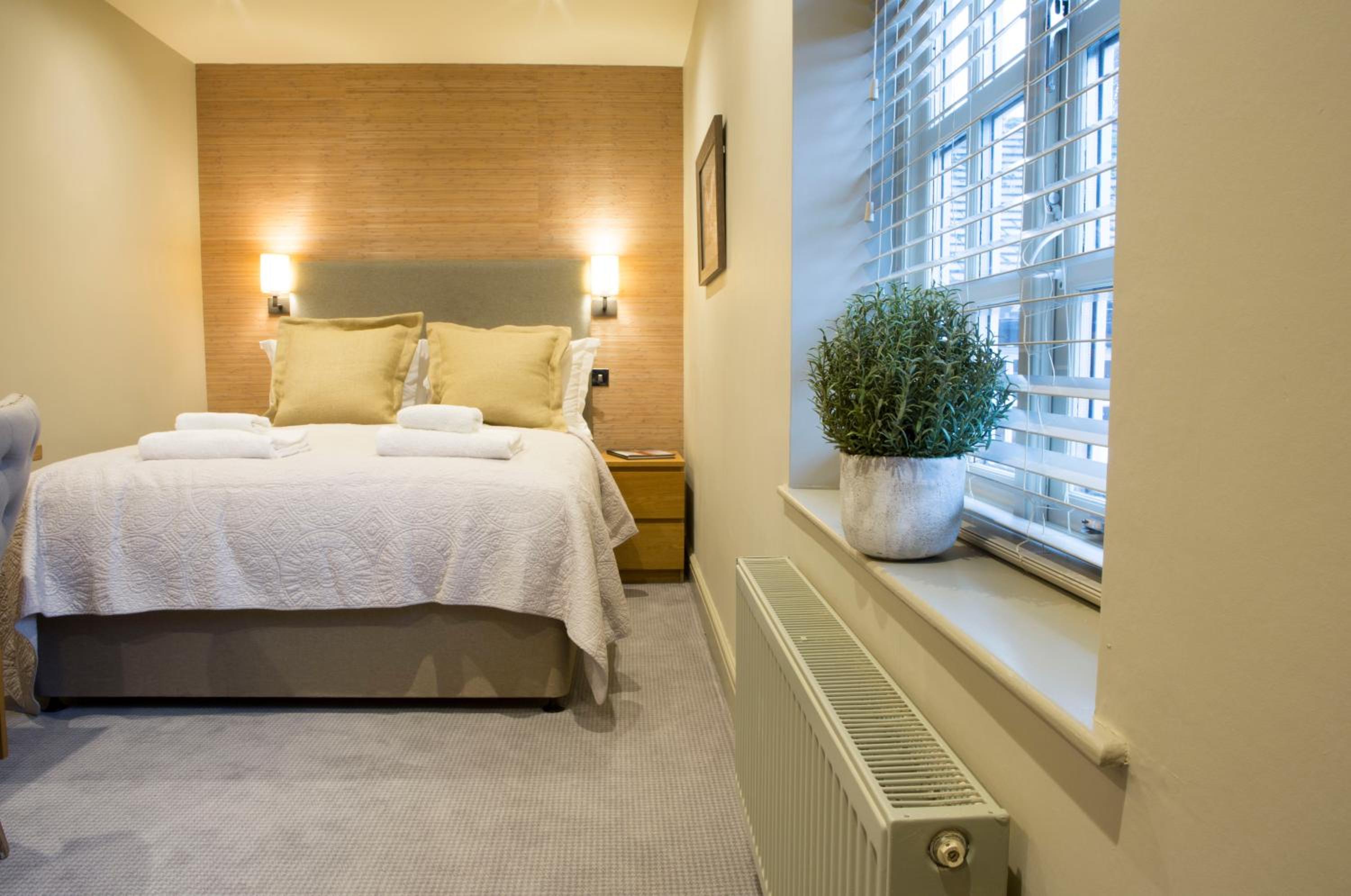 Standard Double Room - Photo 8