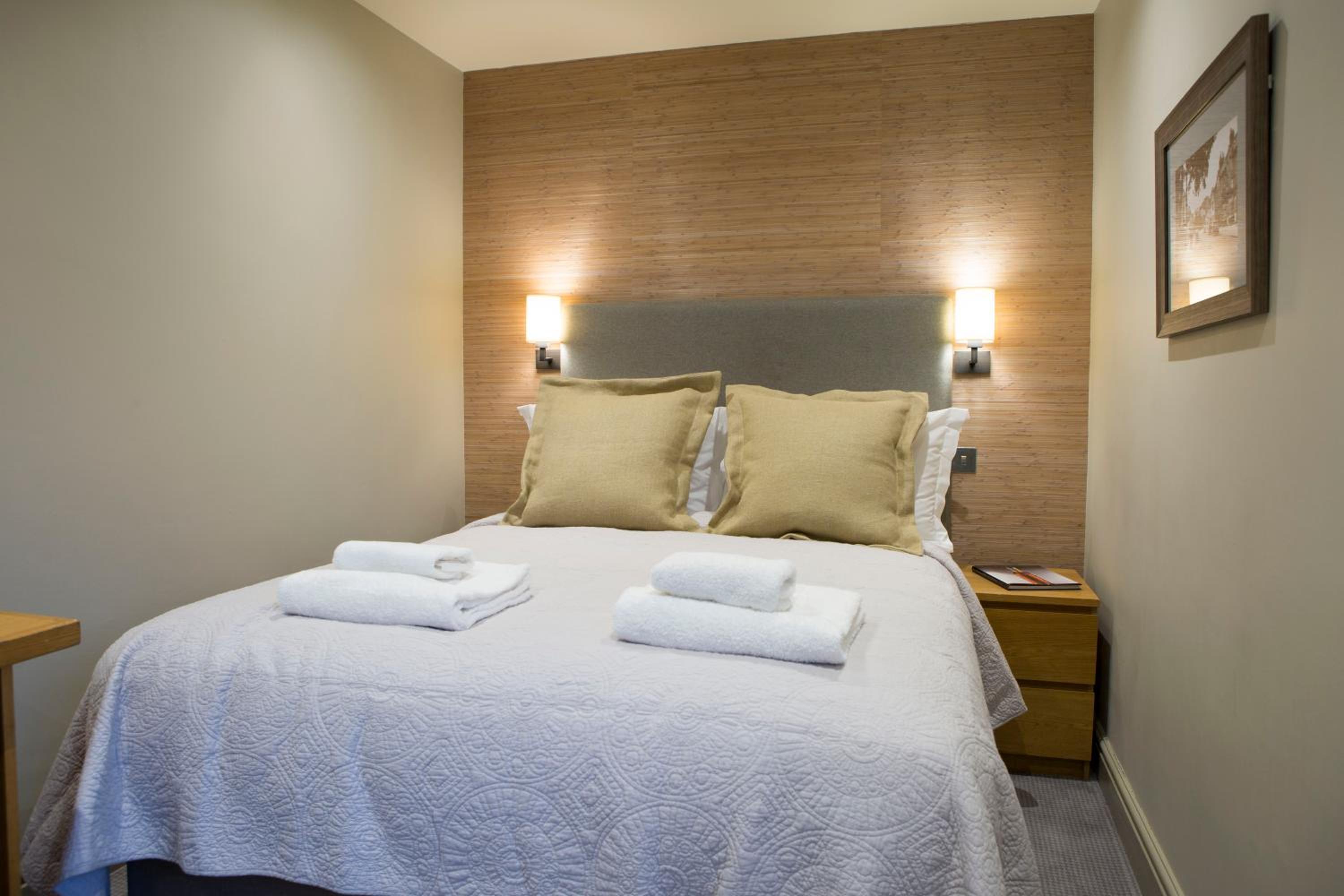 Standard Double Room - Photo 10