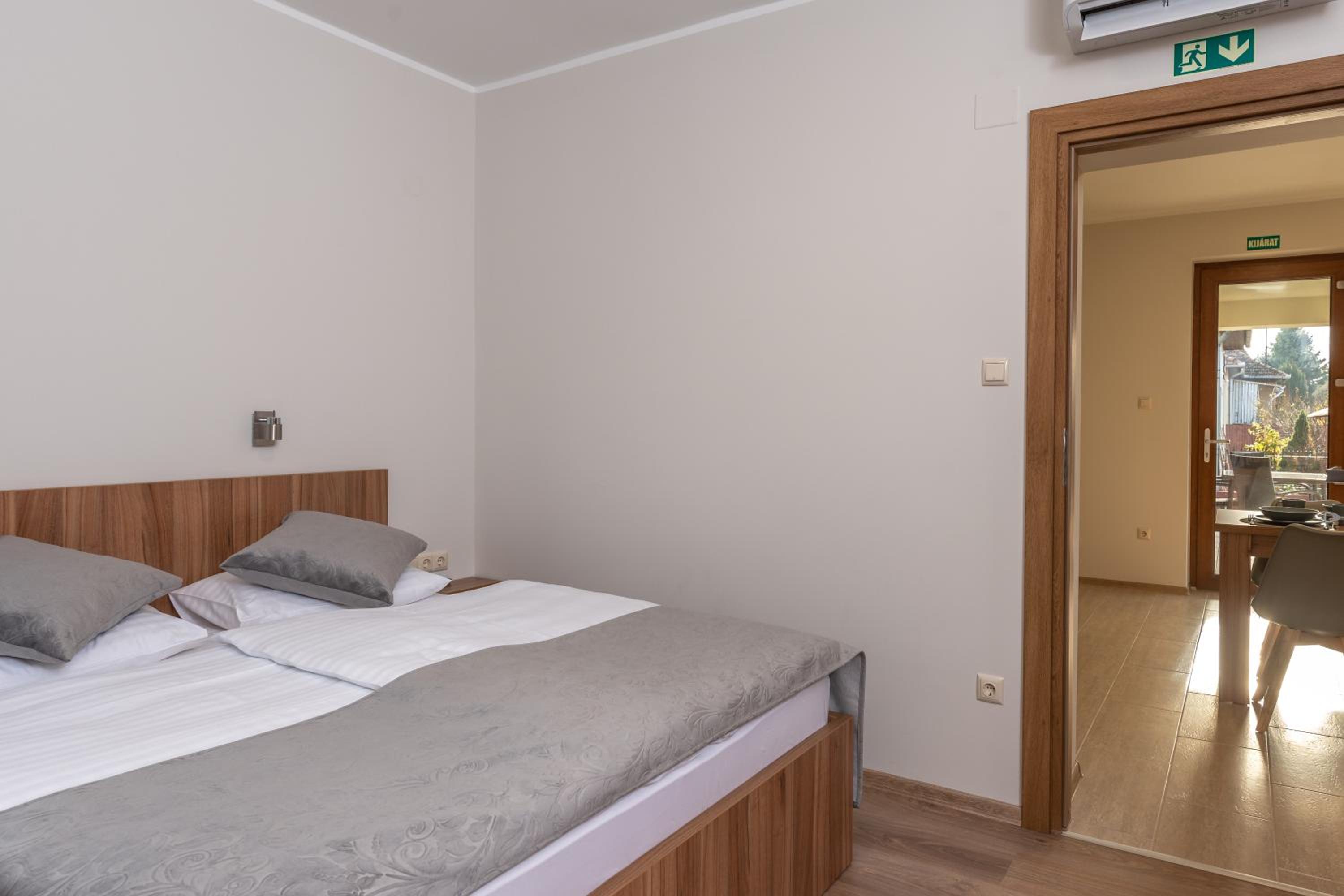 Two-Bedroom Deluxe Apartment with Balcony photo 3