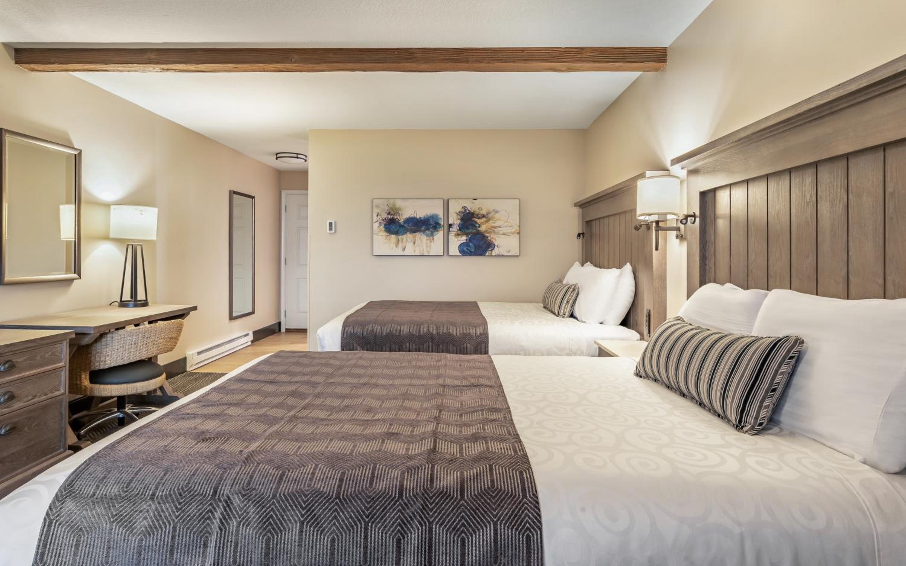Queen Room with Two Queen Beds photo 1