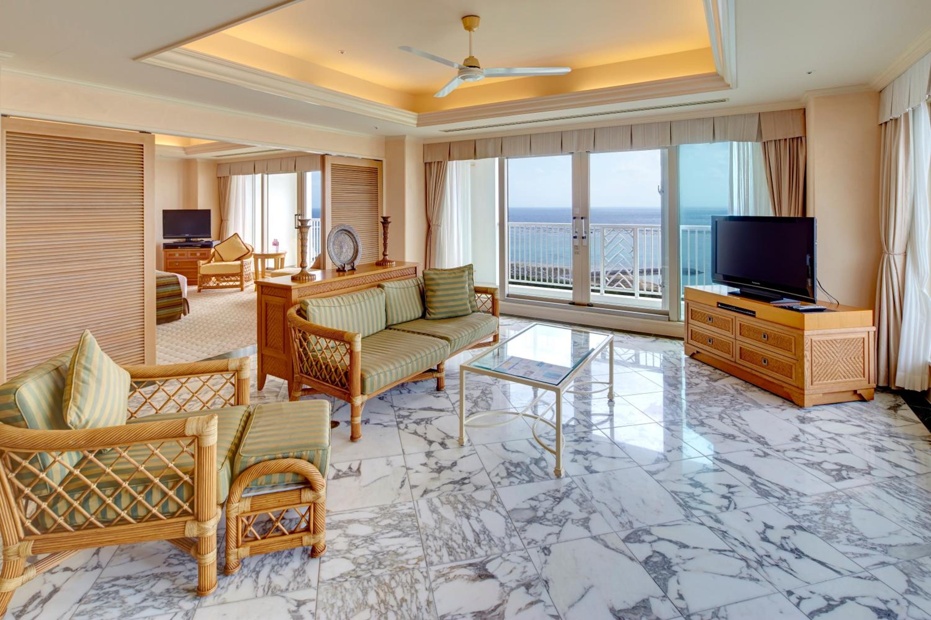 One-Bedroom Horizon Suite - Ocean Wing photo 2