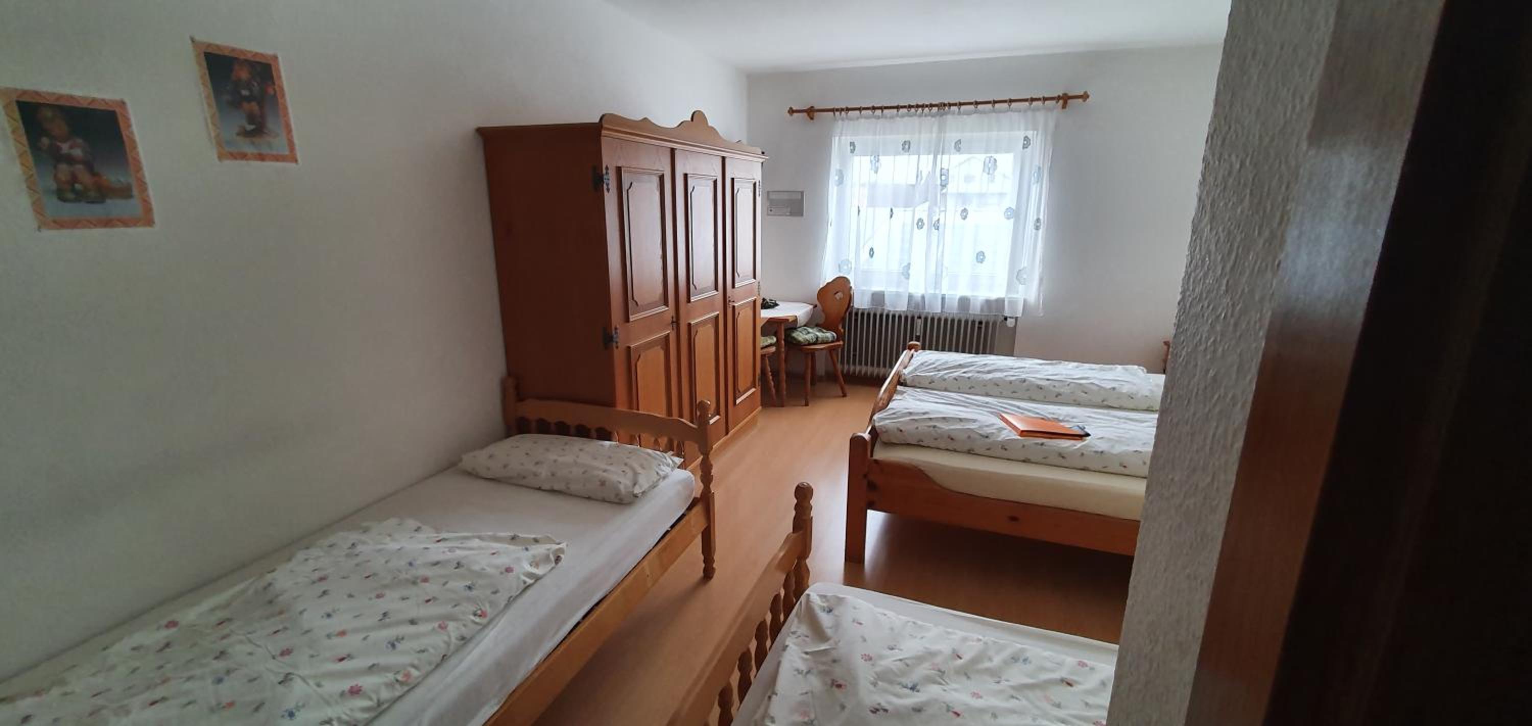 Quadruple Room with Private Bathroom - Photo 31