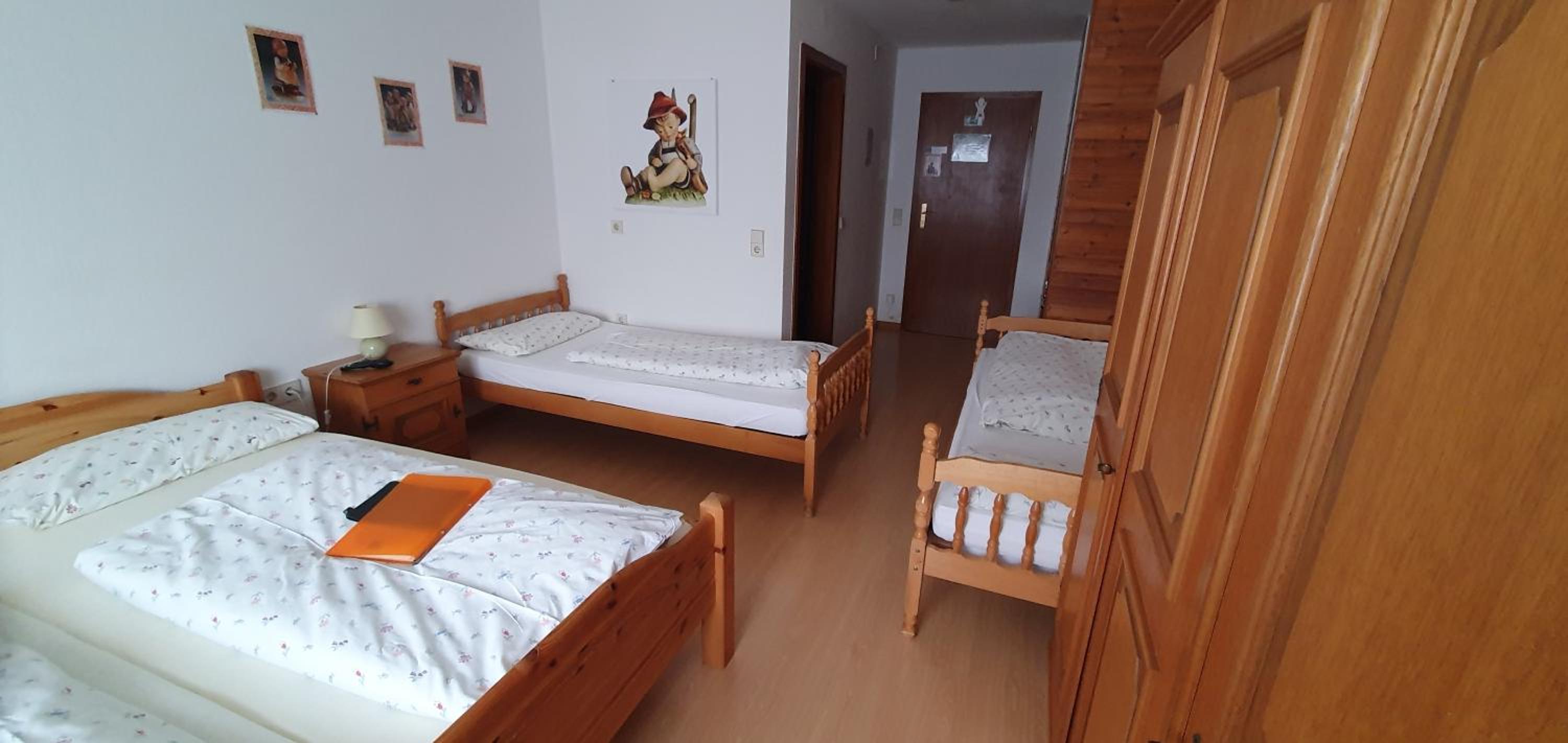 Quadruple Room with Private Bathroom - Photo 32