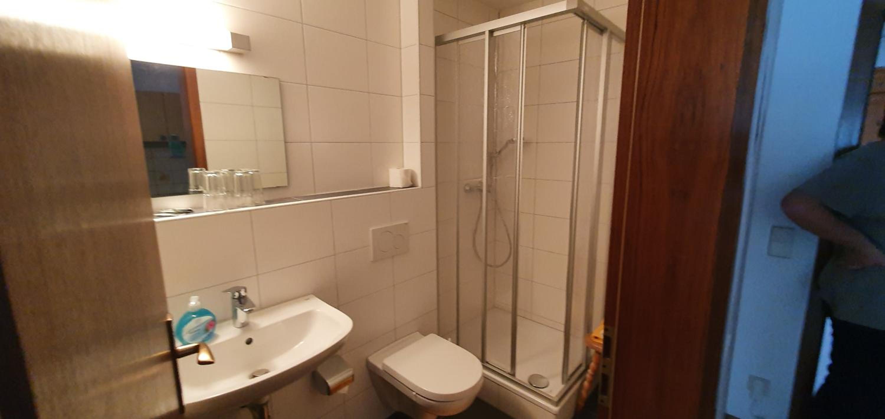 Quadruple Room with Private Bathroom - Photo 11