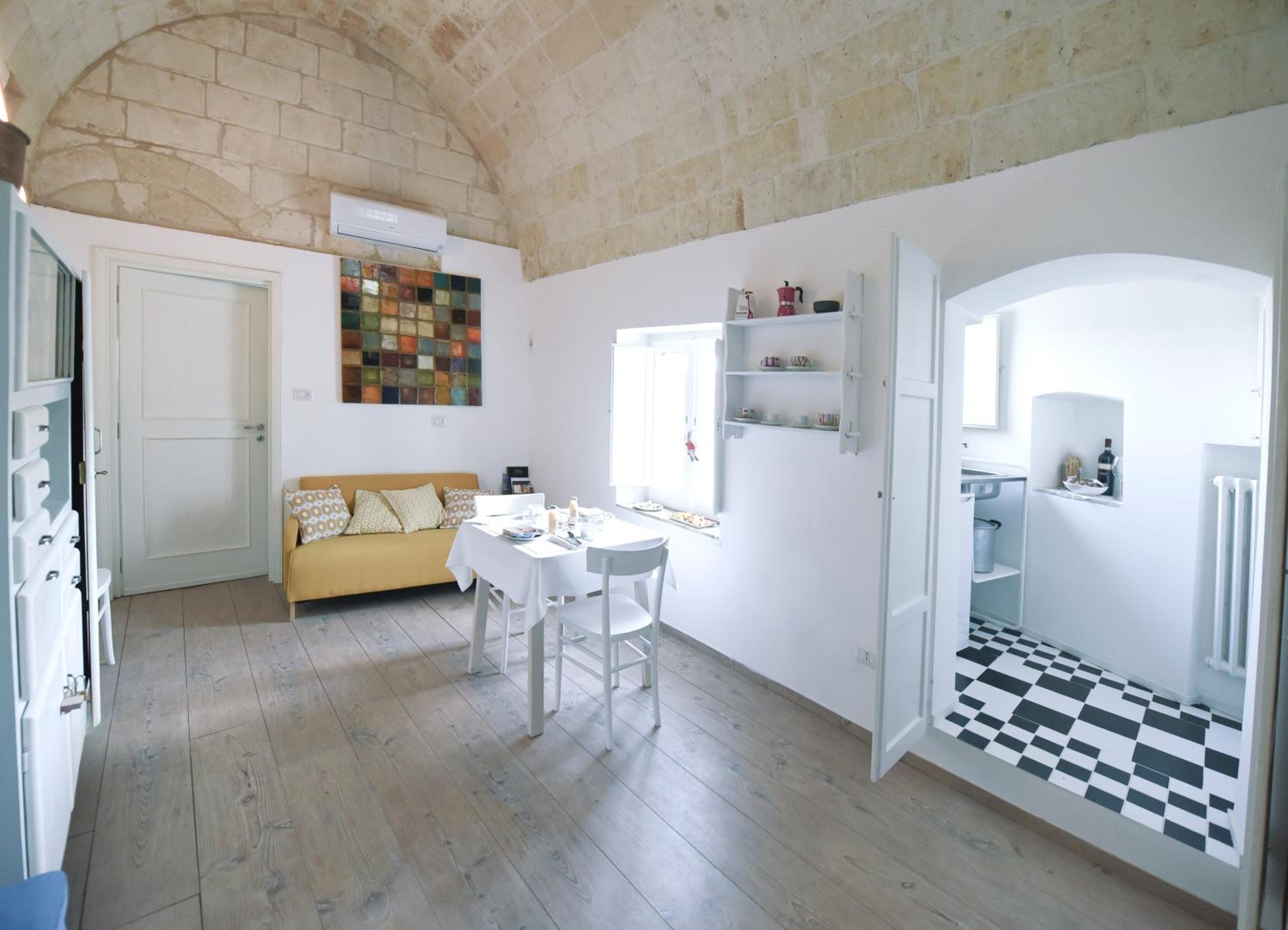 One-Bedroom House - Photo 10