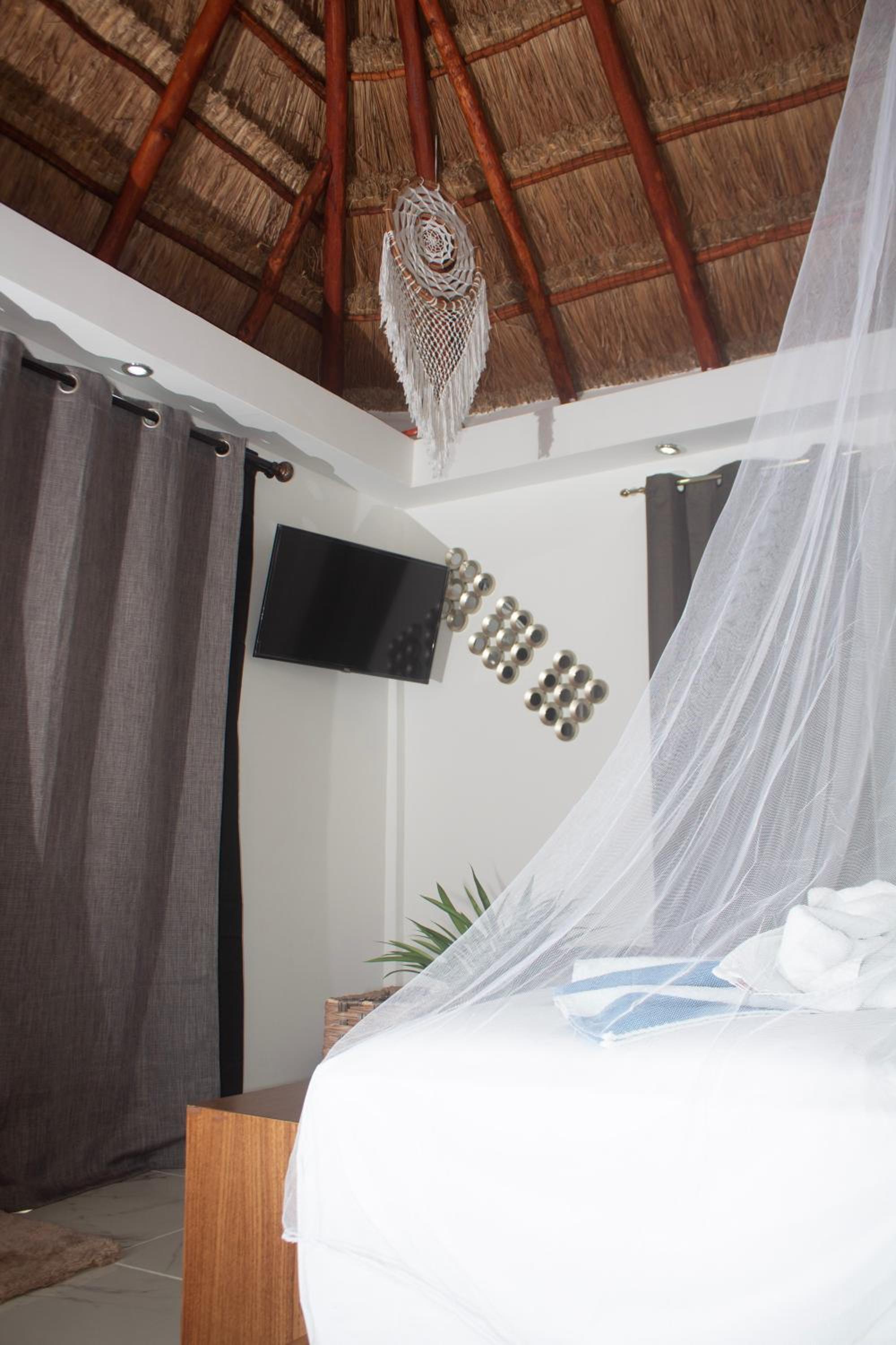 Deluxe King Room - Photo 1