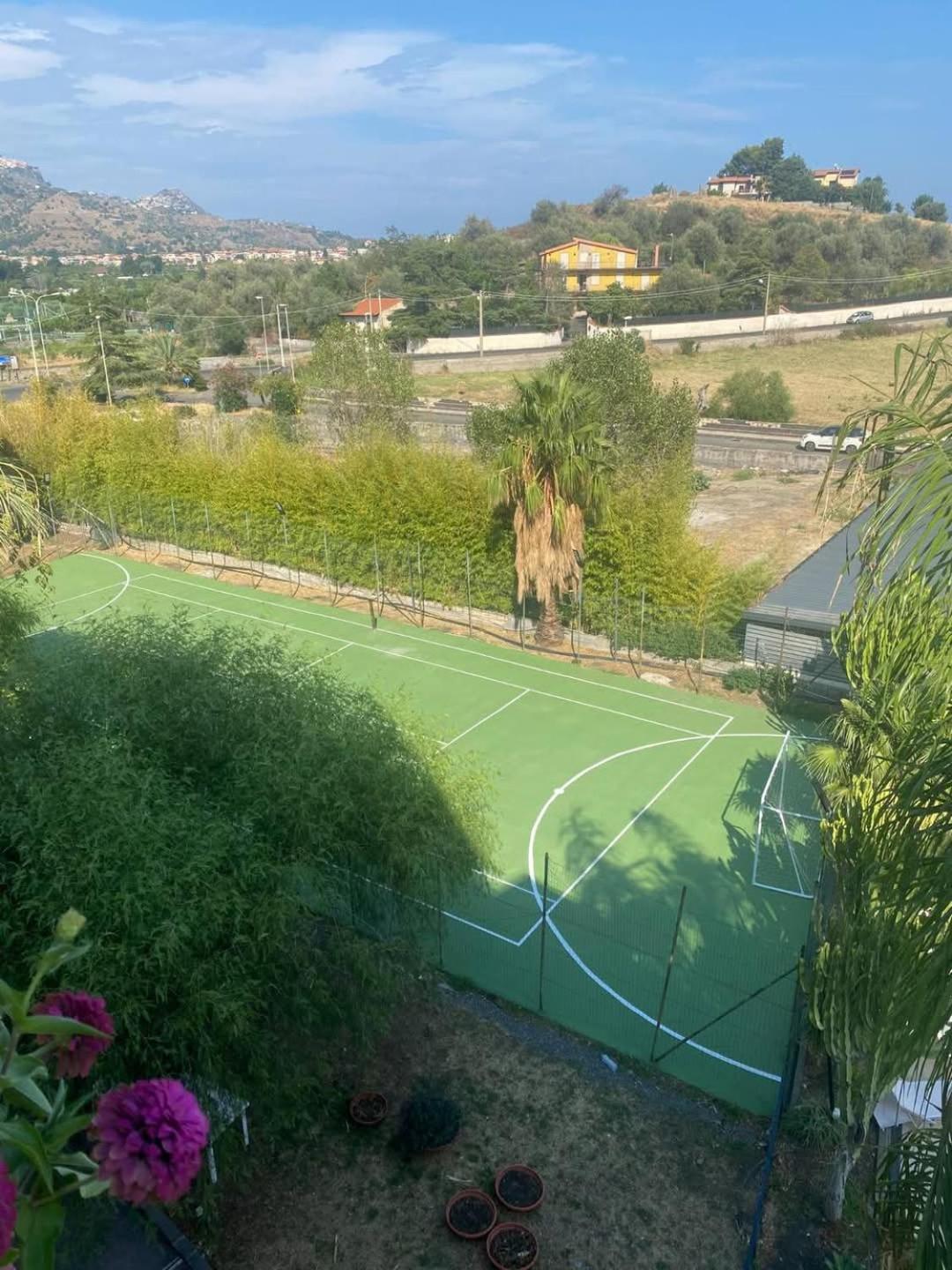 One-Bedroom Apartment with Balcony and Mountain View photo 2
