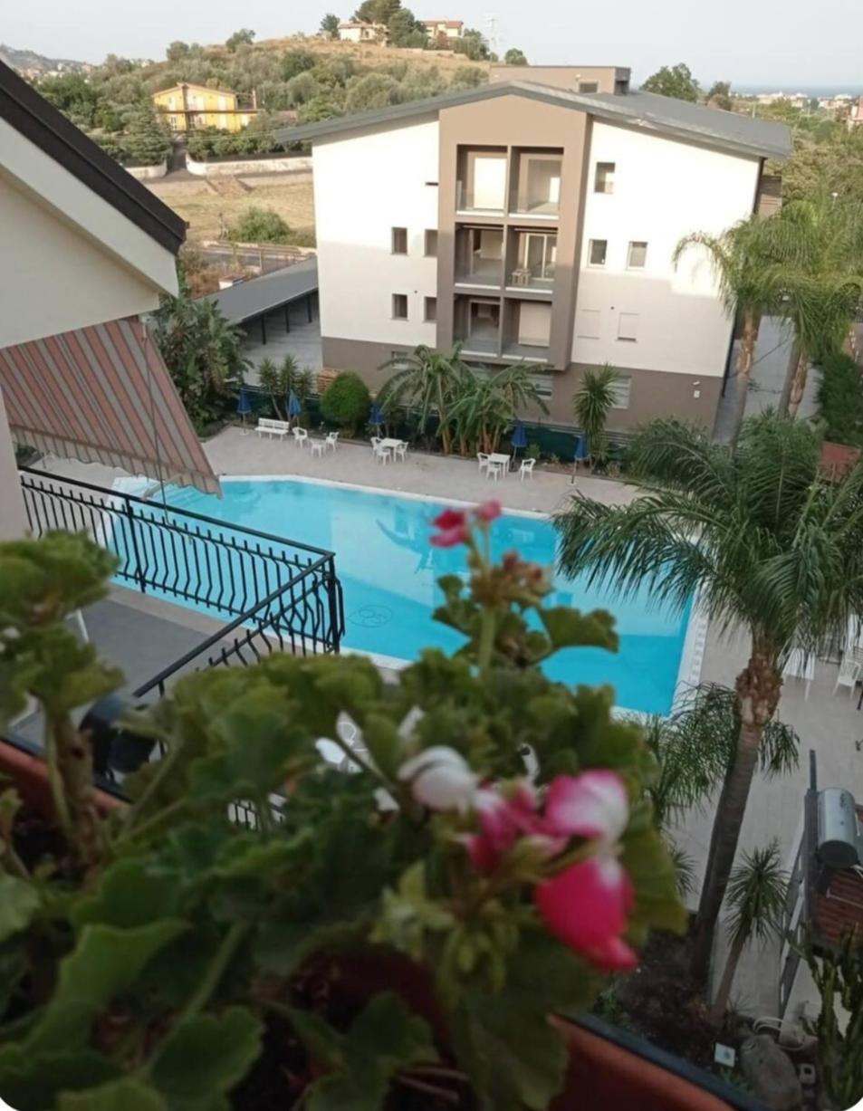 One-Bedroom Apartment with Balcony and Mountain View photo 3