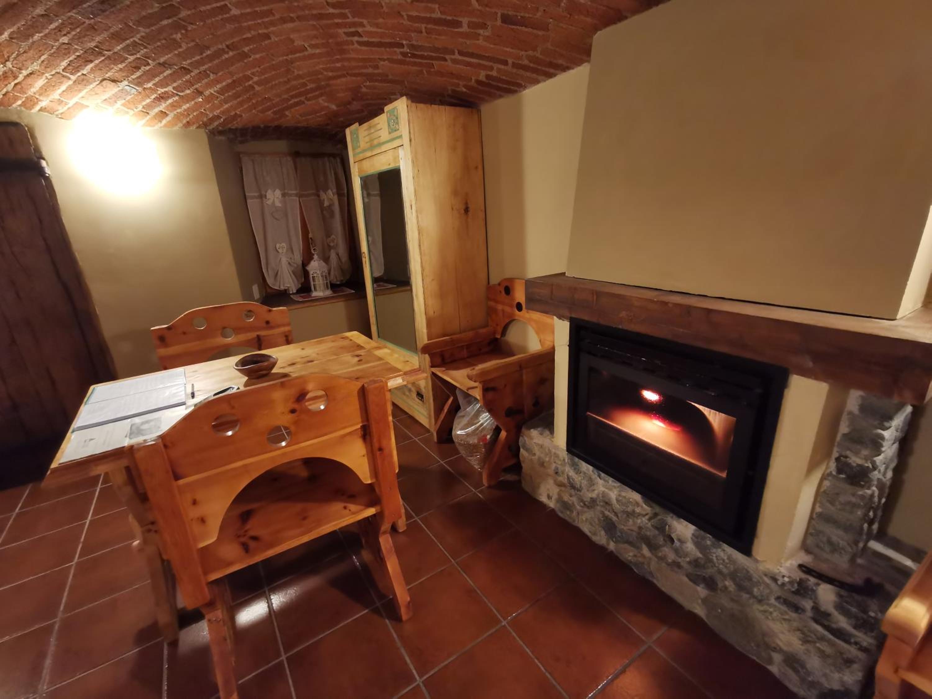 Studio Apartment - Photo 25