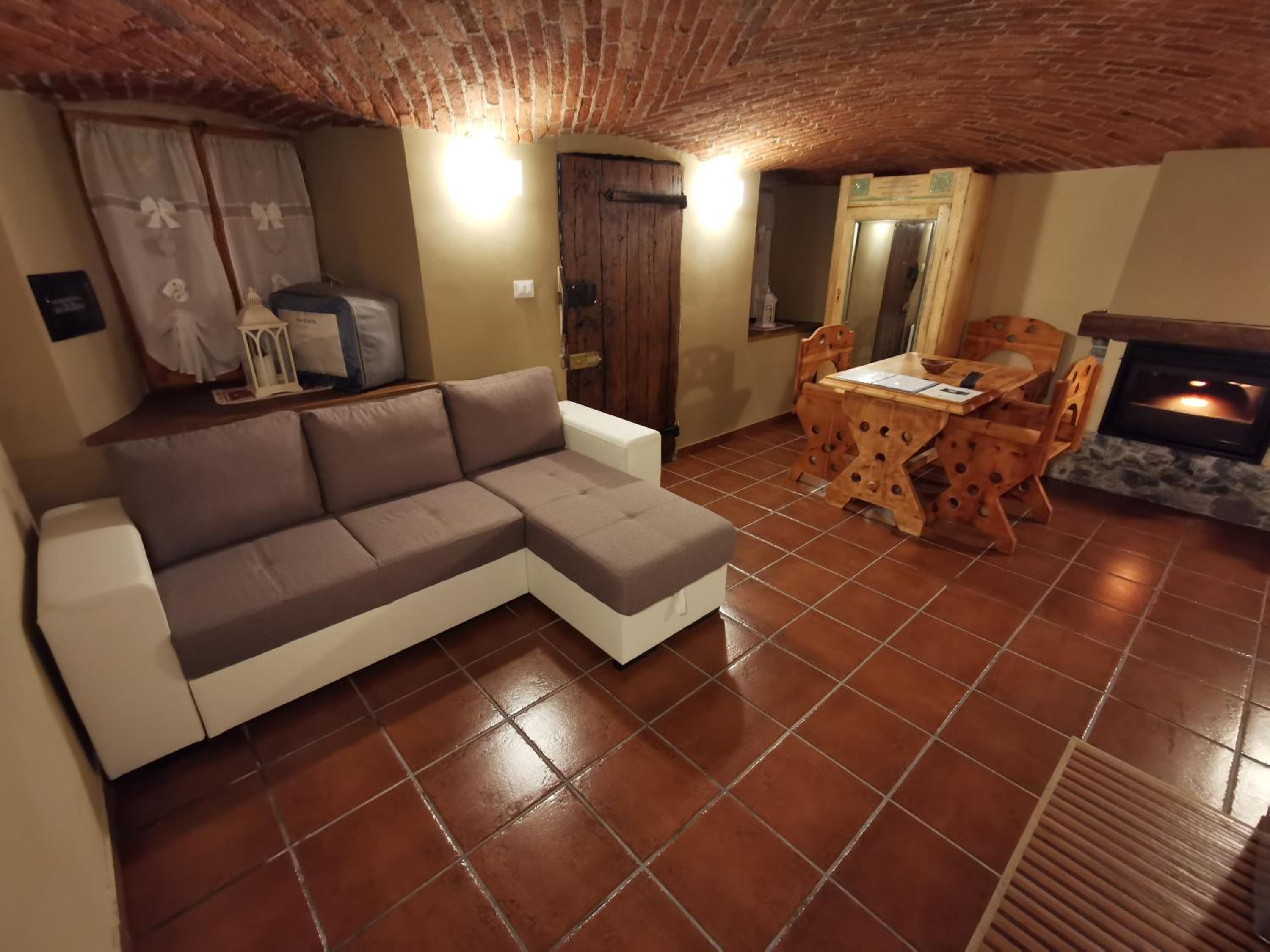 Studio Apartment - Photo 1