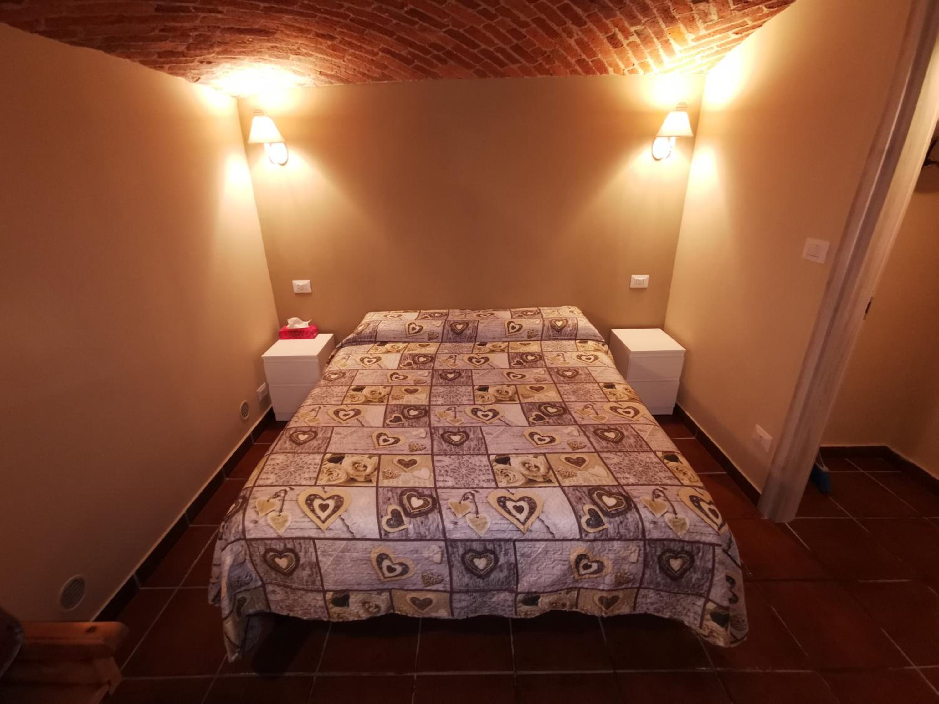 Studio Apartment - Photo 13