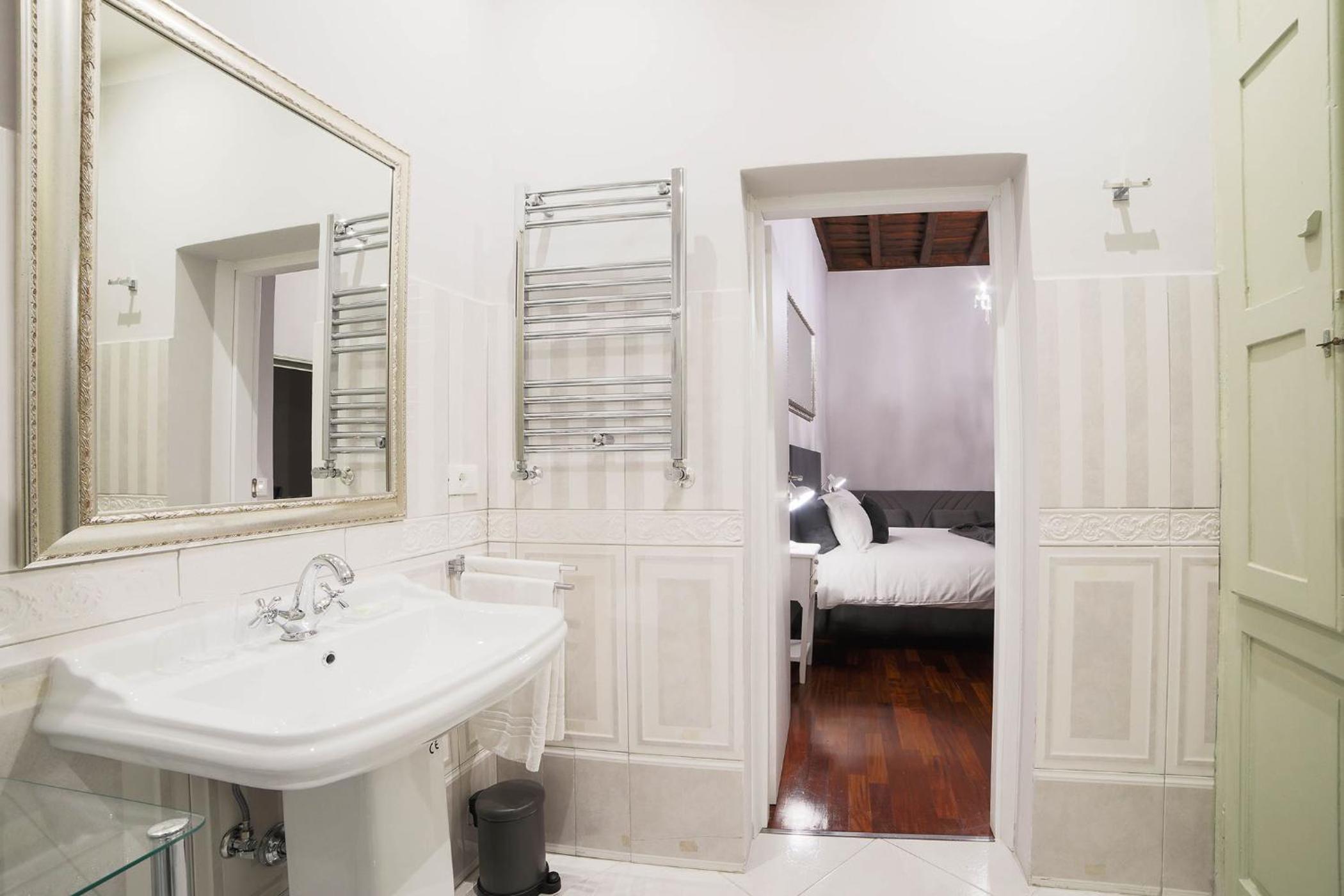 Large Double Room photo 2