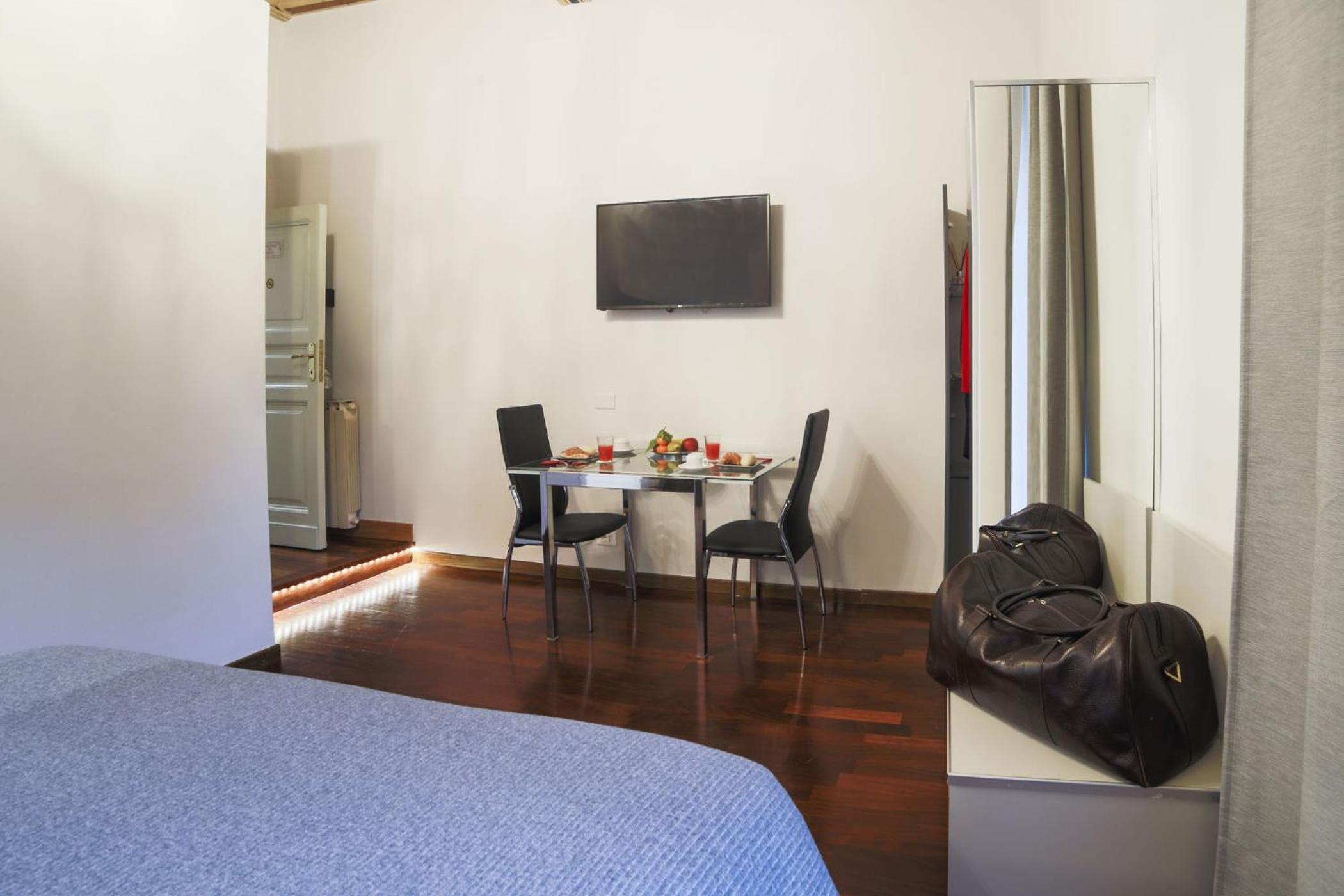 Large Double Room photo 3