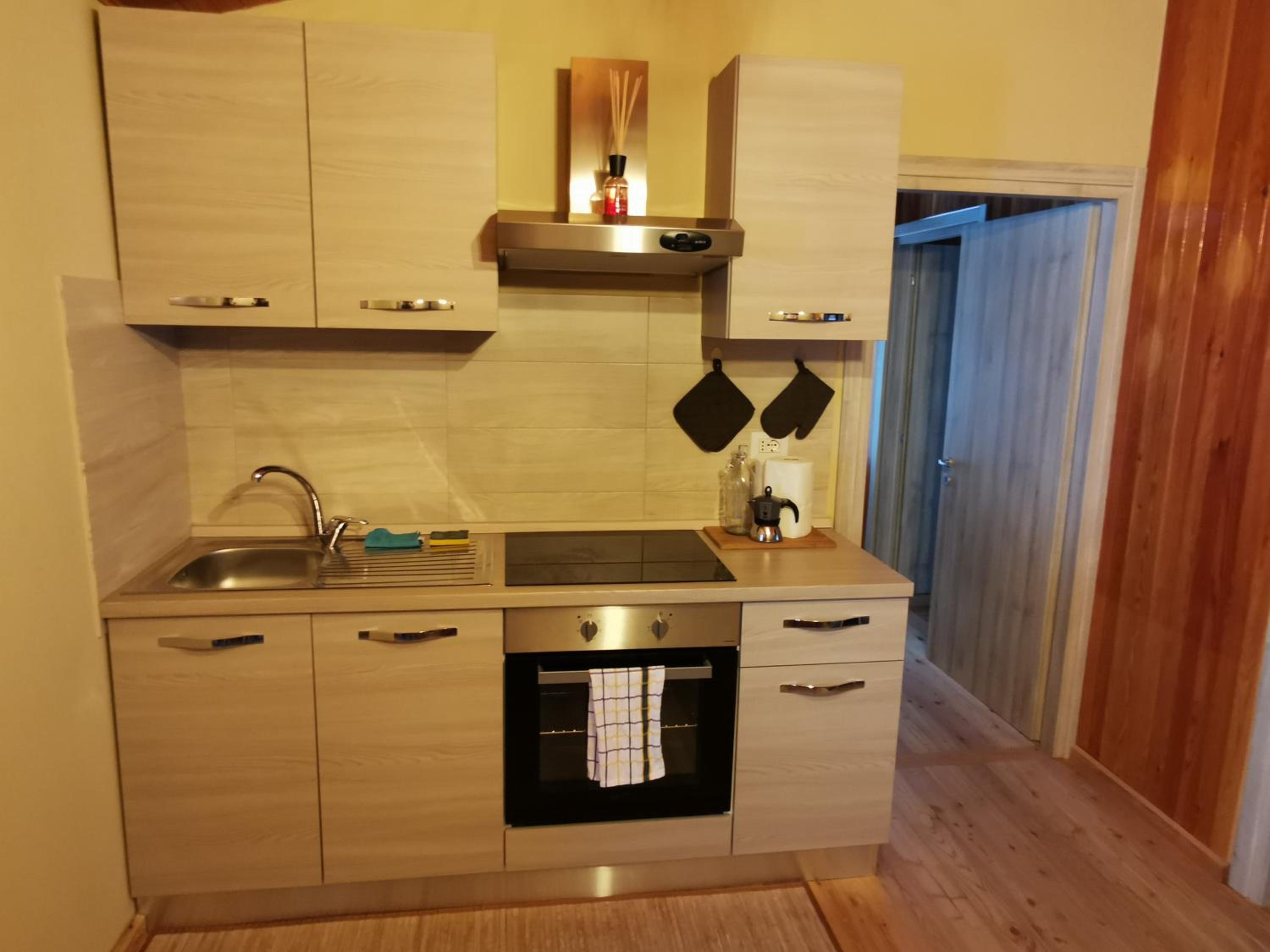 Apartment with Terrace - Photo 7
