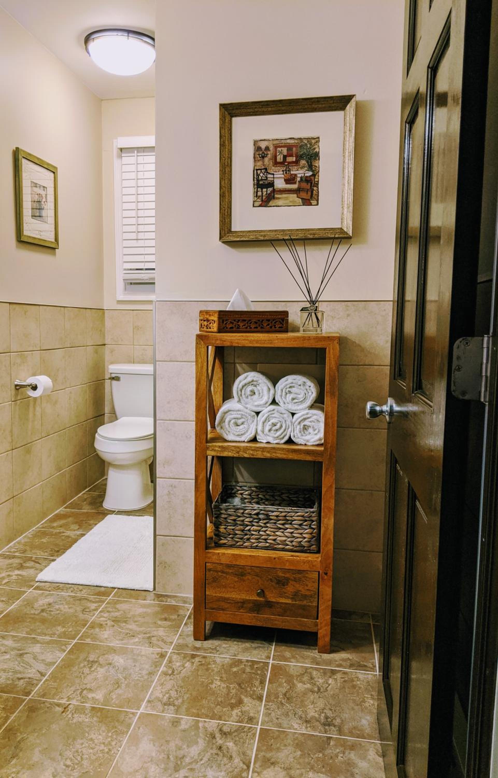 Deluxe Queen Suite - Photo 2