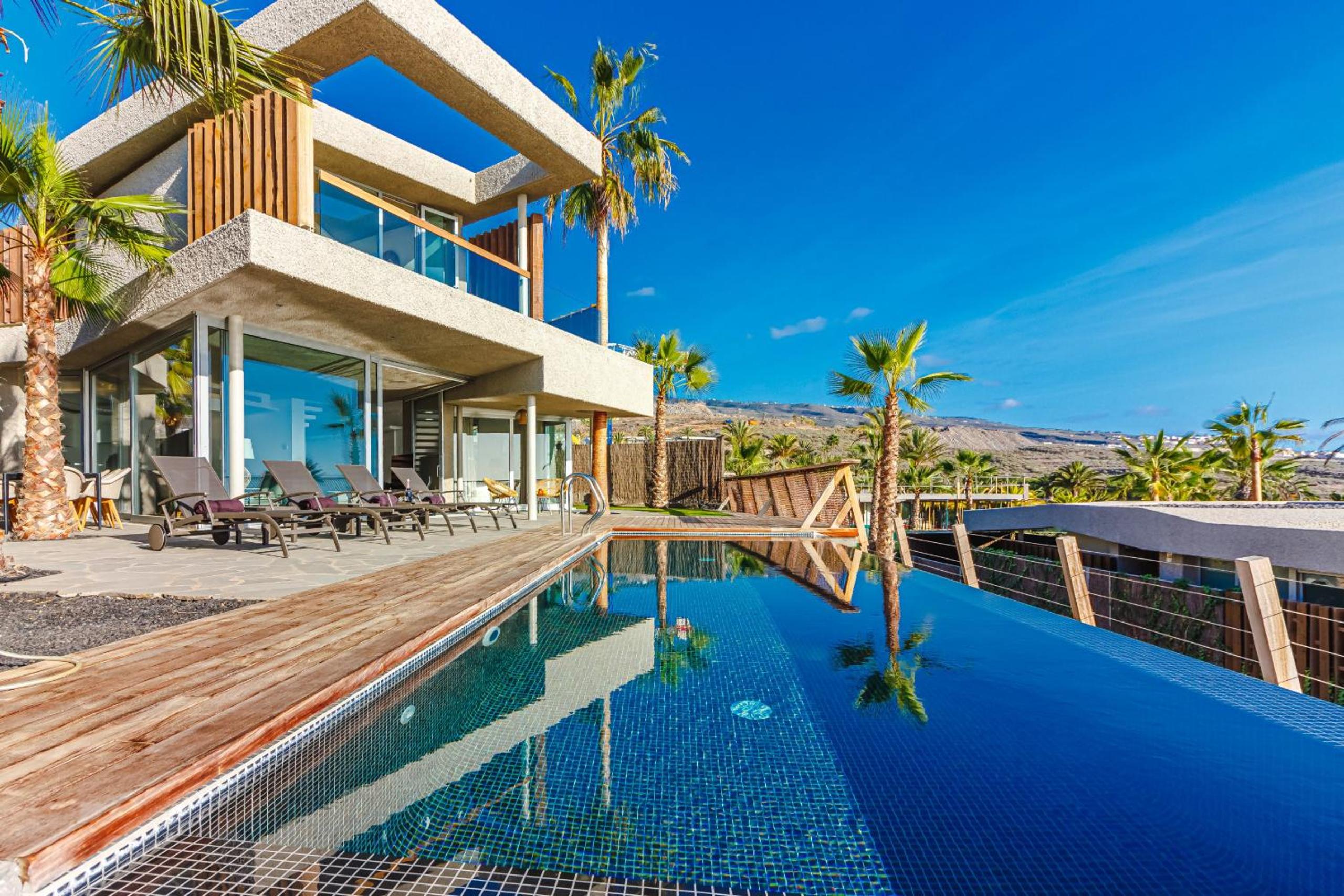 Villa photo 2