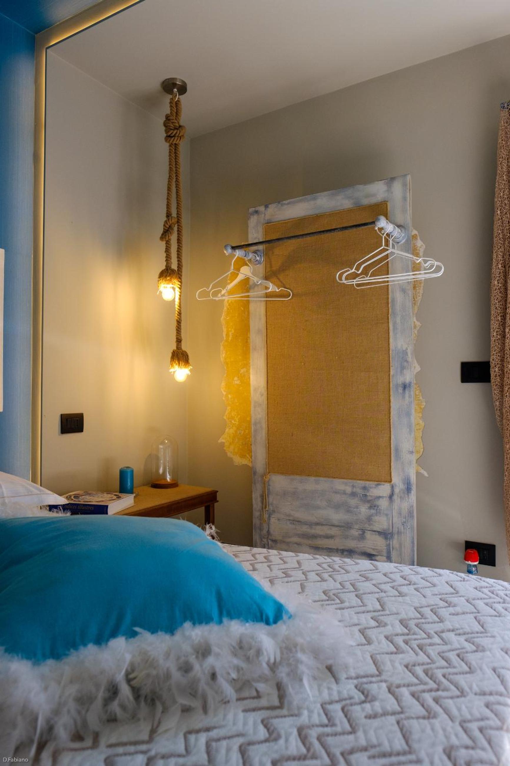 Double Room with Balcony - Photo 7