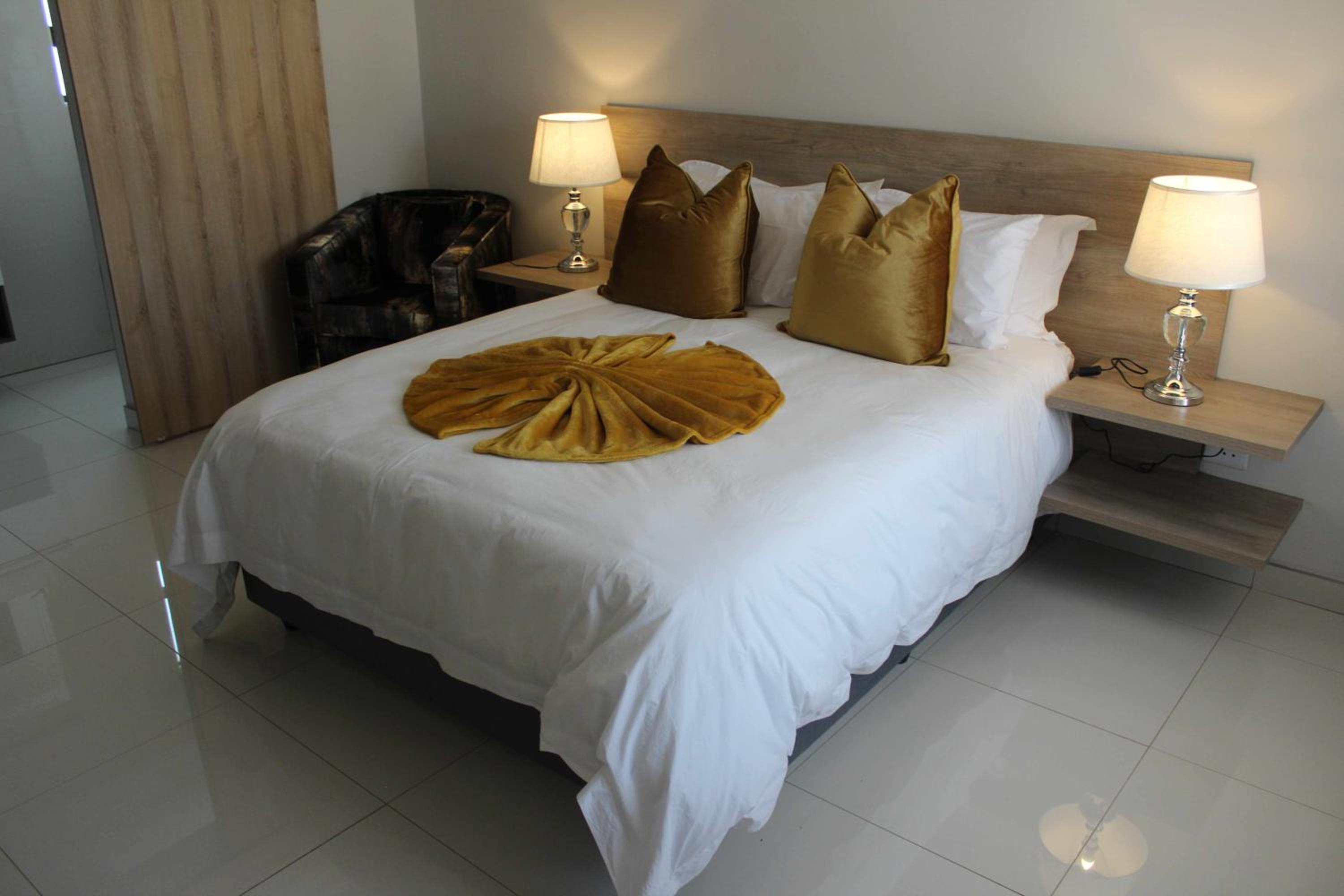 Deluxe King Room - Photo 1