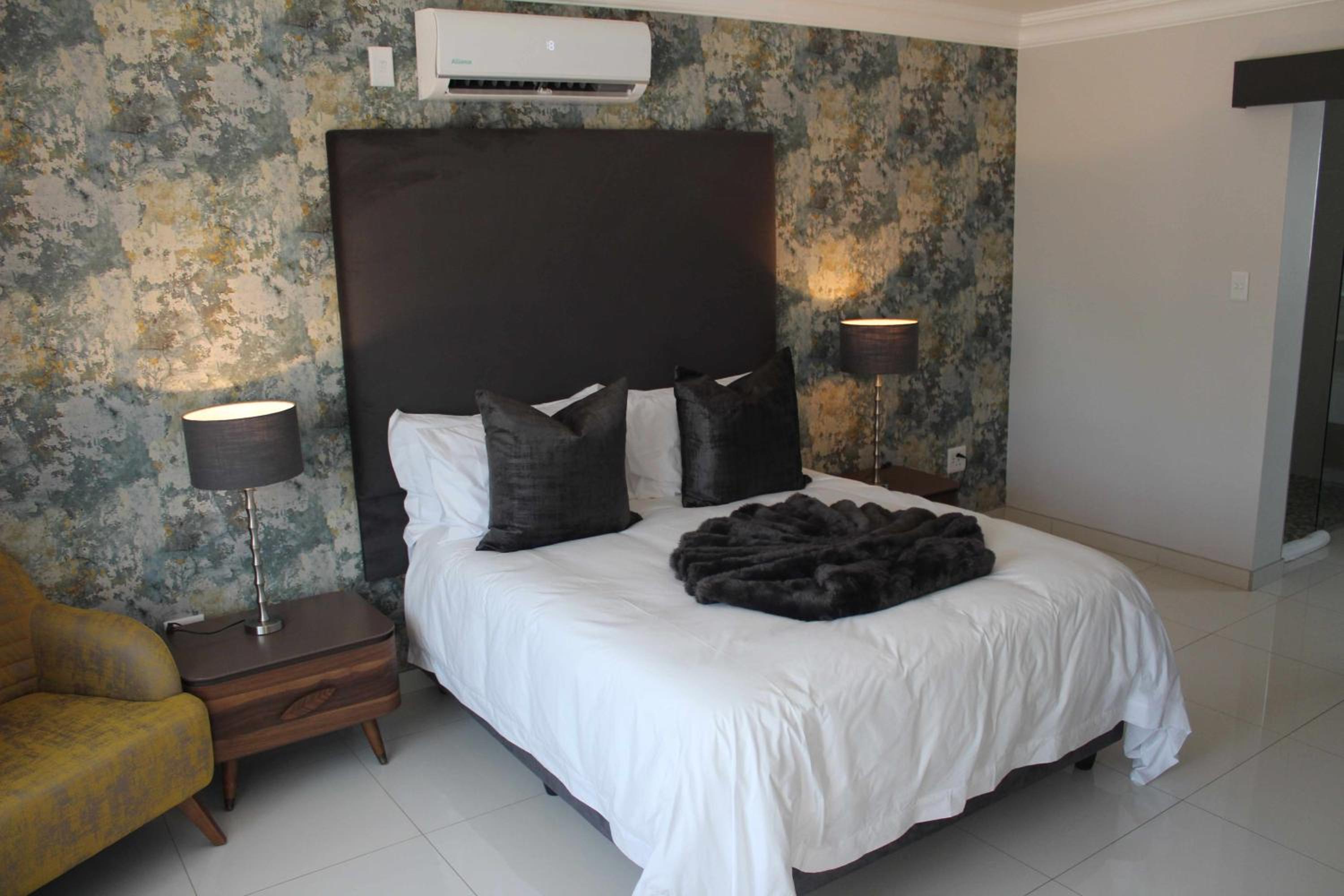 Queen Room - Photo 8
