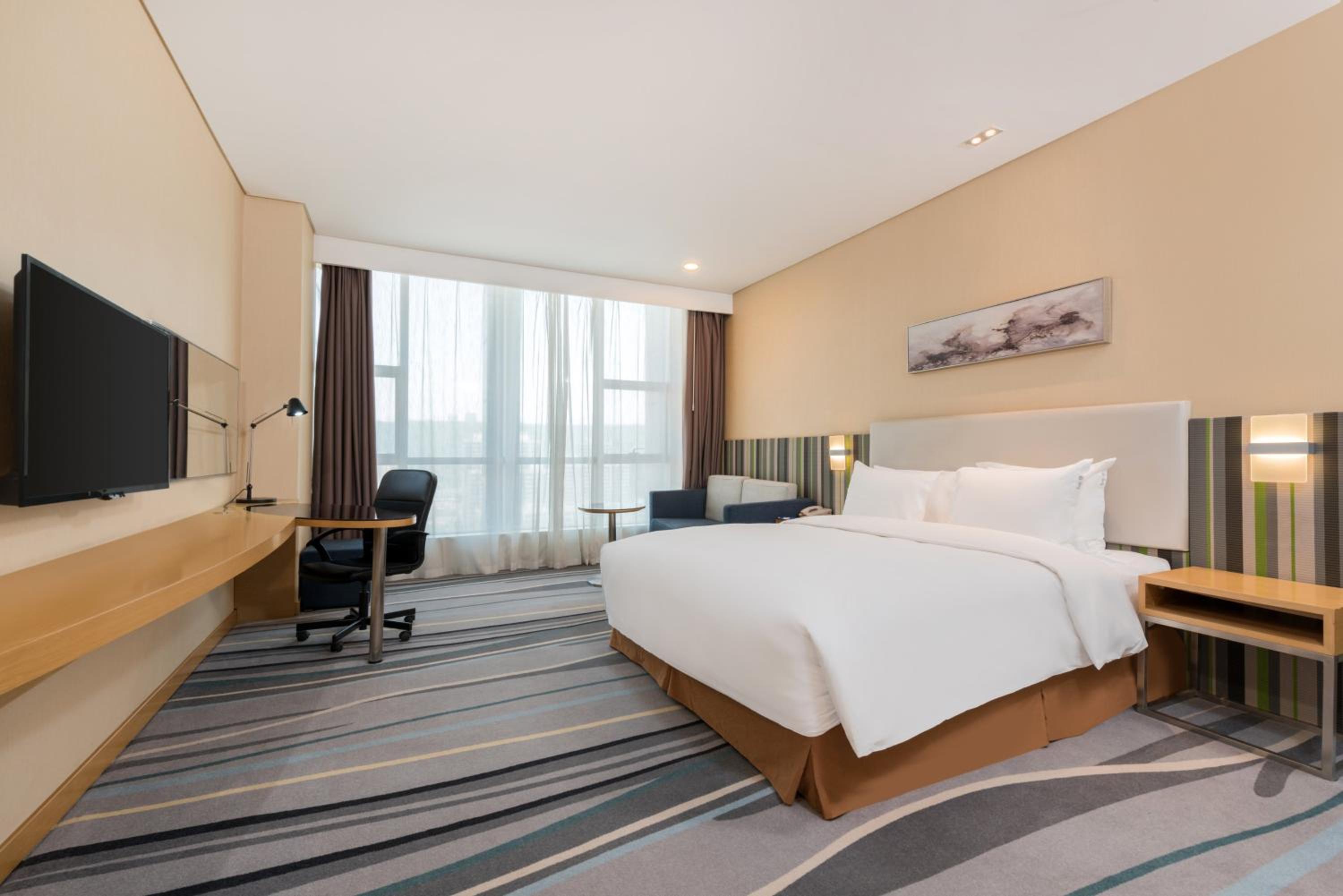 Standard King Room with Extra Floor Space photo 1