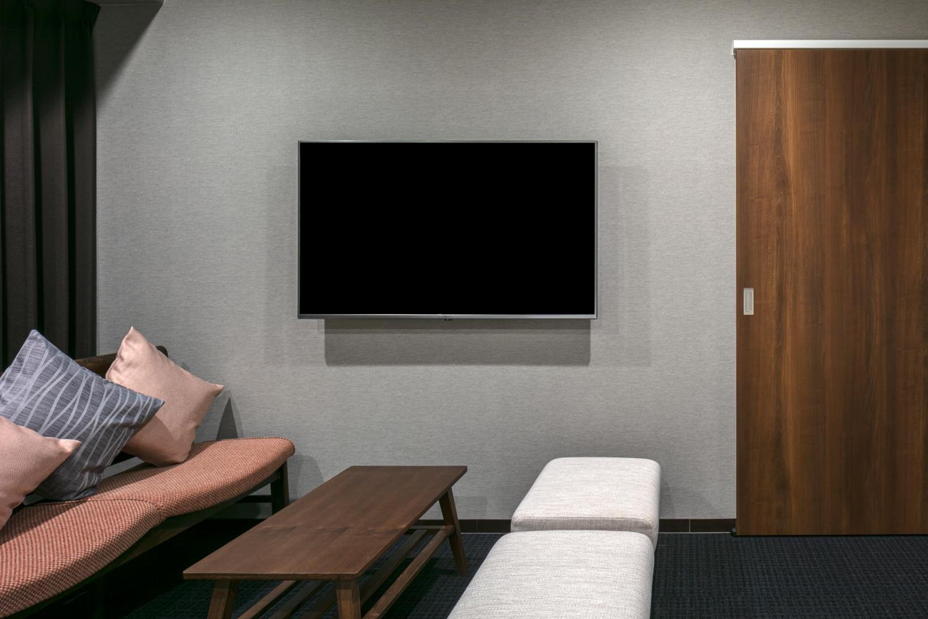Deluxe Family Suite - Photo 7