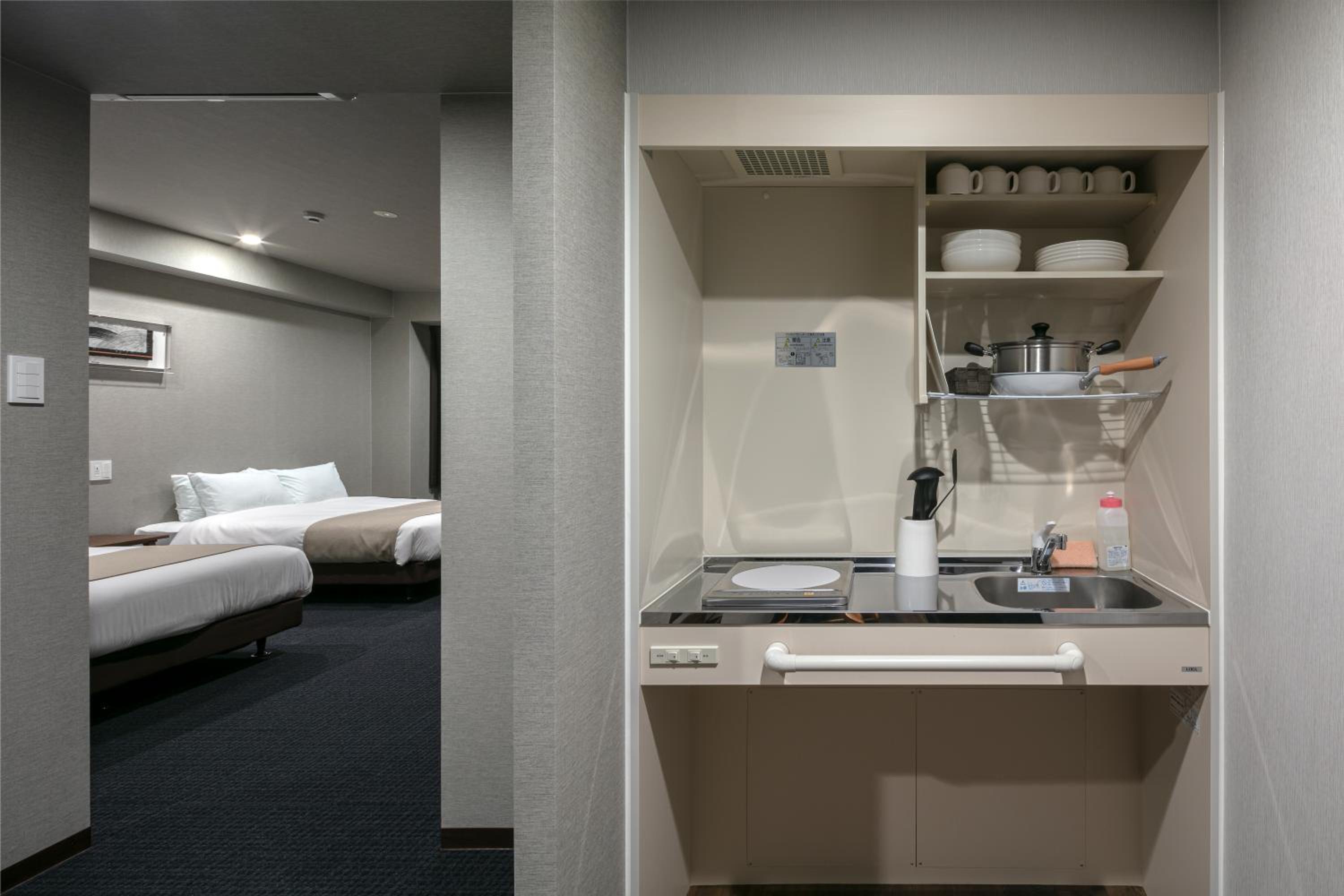 Deluxe Family Suite - Photo 4