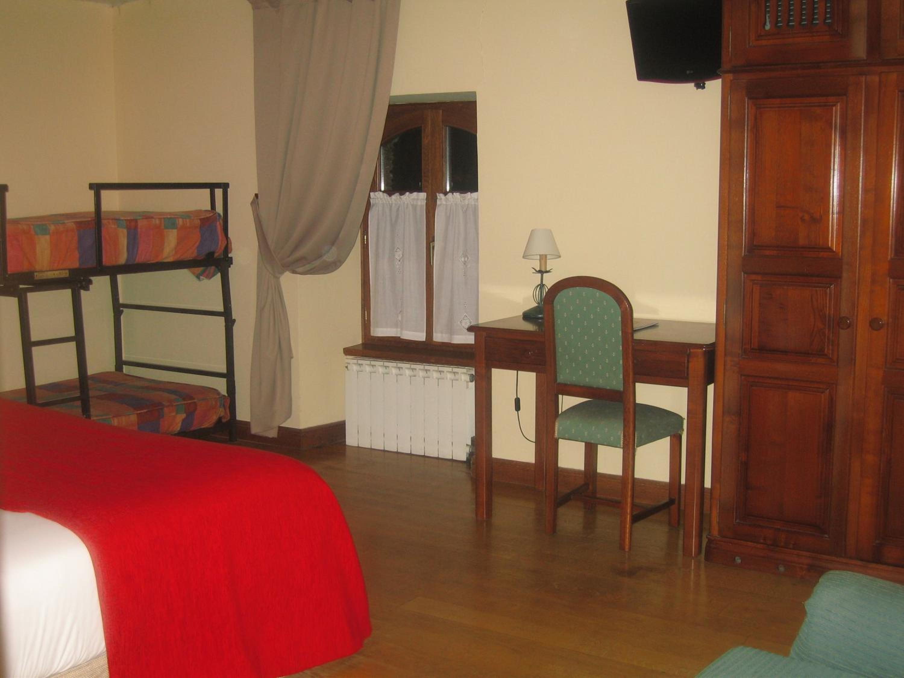 Quadruple Room - Photo 5
