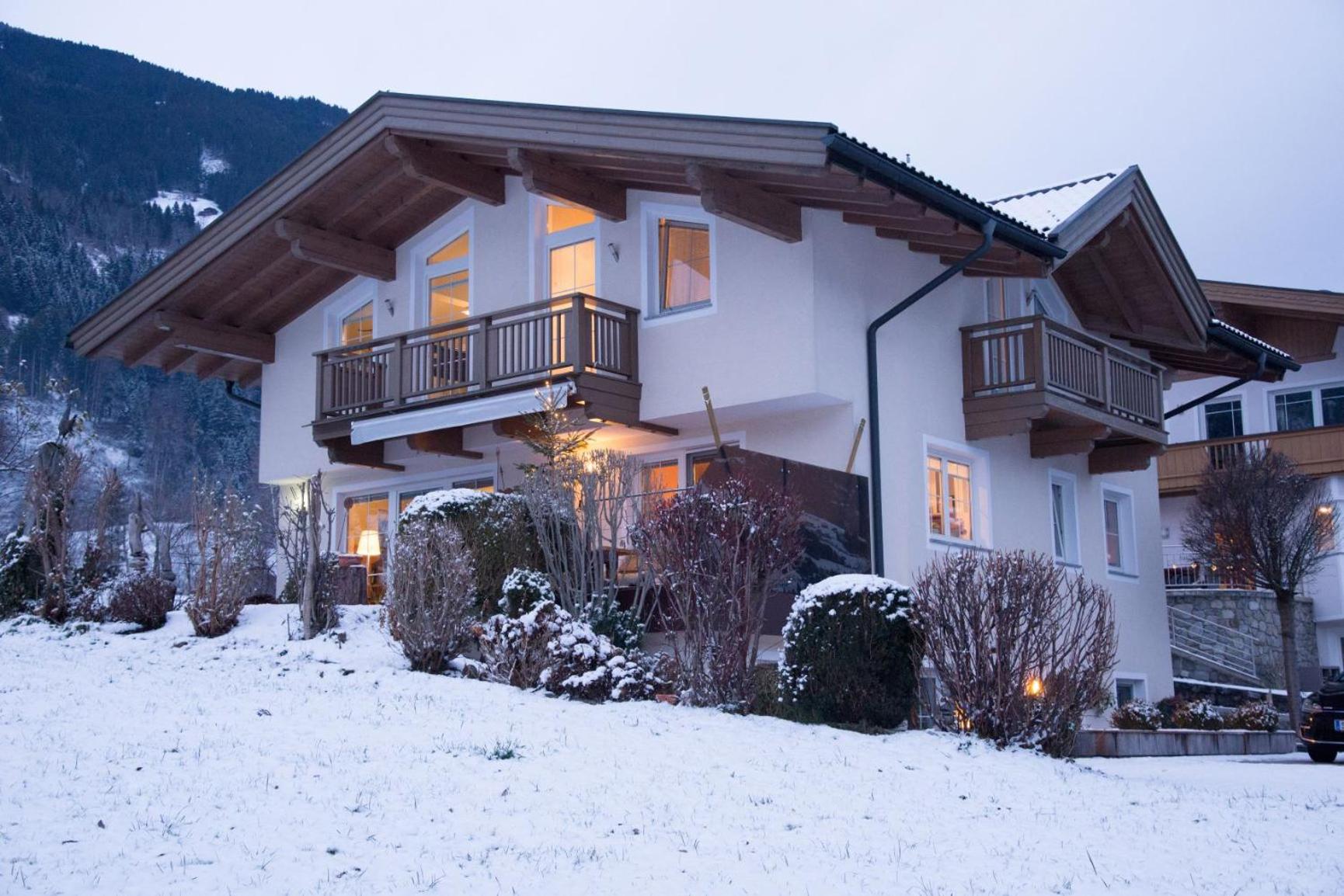 Apartment with Mountain View photo 2