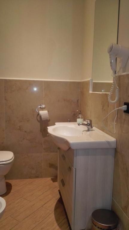 Double Room - Photo 7