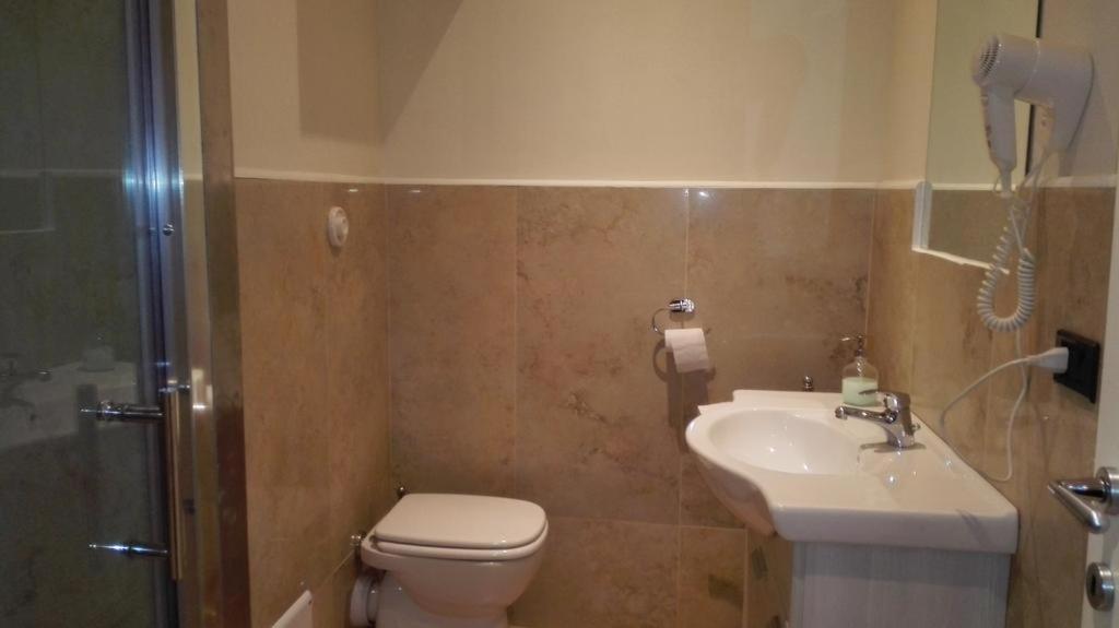 Double Room - Photo 6