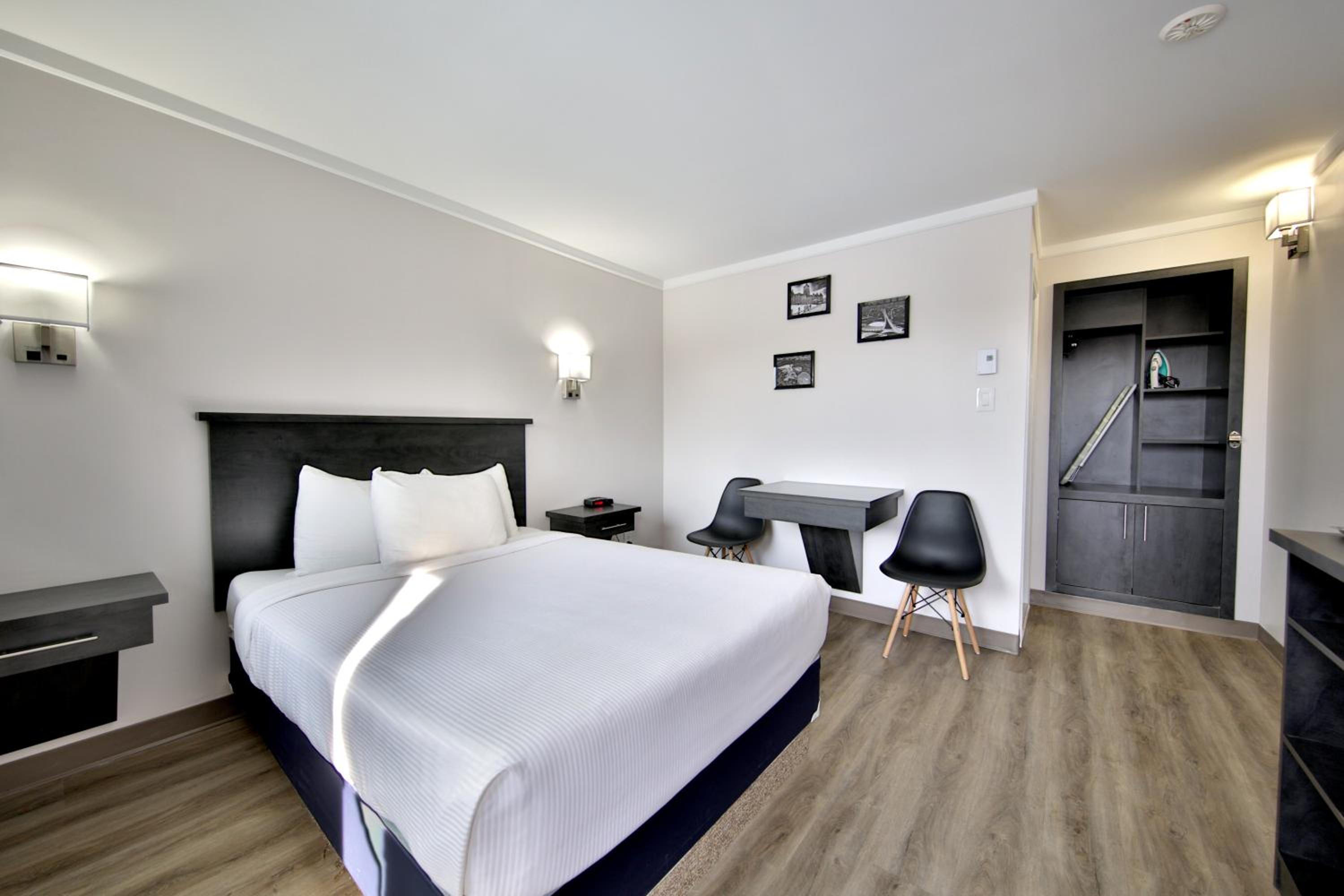 Standard Room, 1 Queen Bed - Photo 1