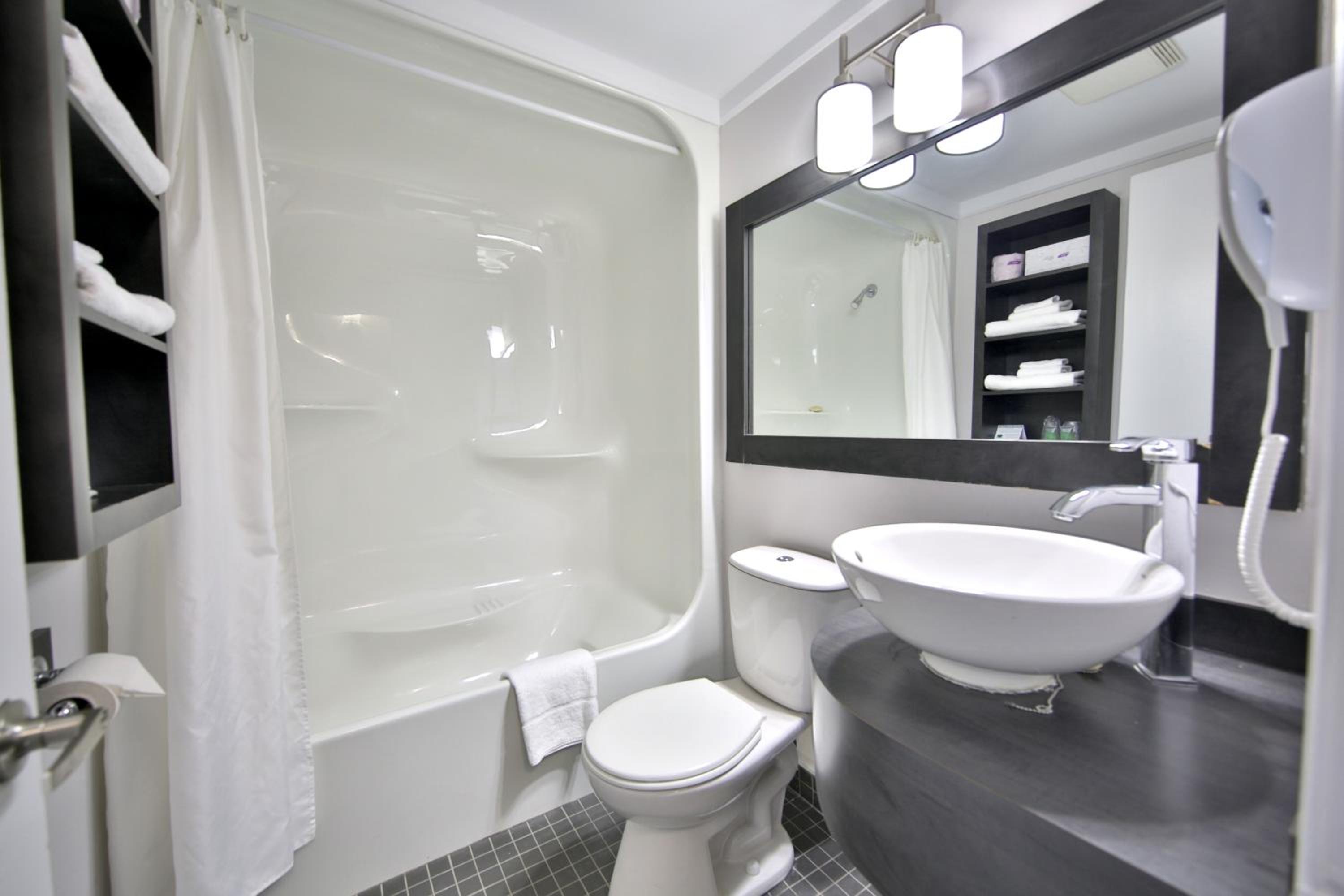 Standard Room, 1 Queen Bed - Photo 5