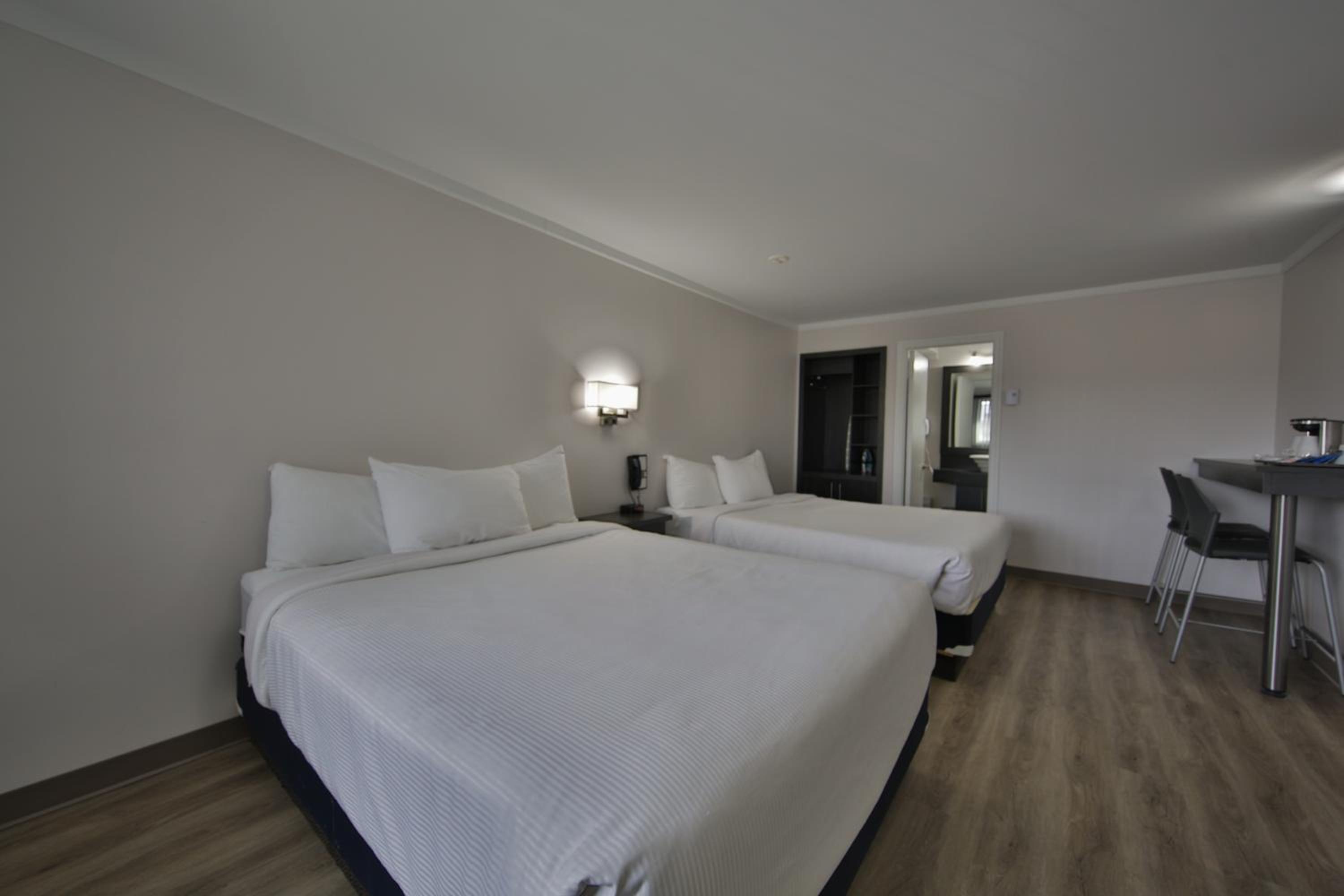 Standard Room, 2 Queen Beds - Photo 1
