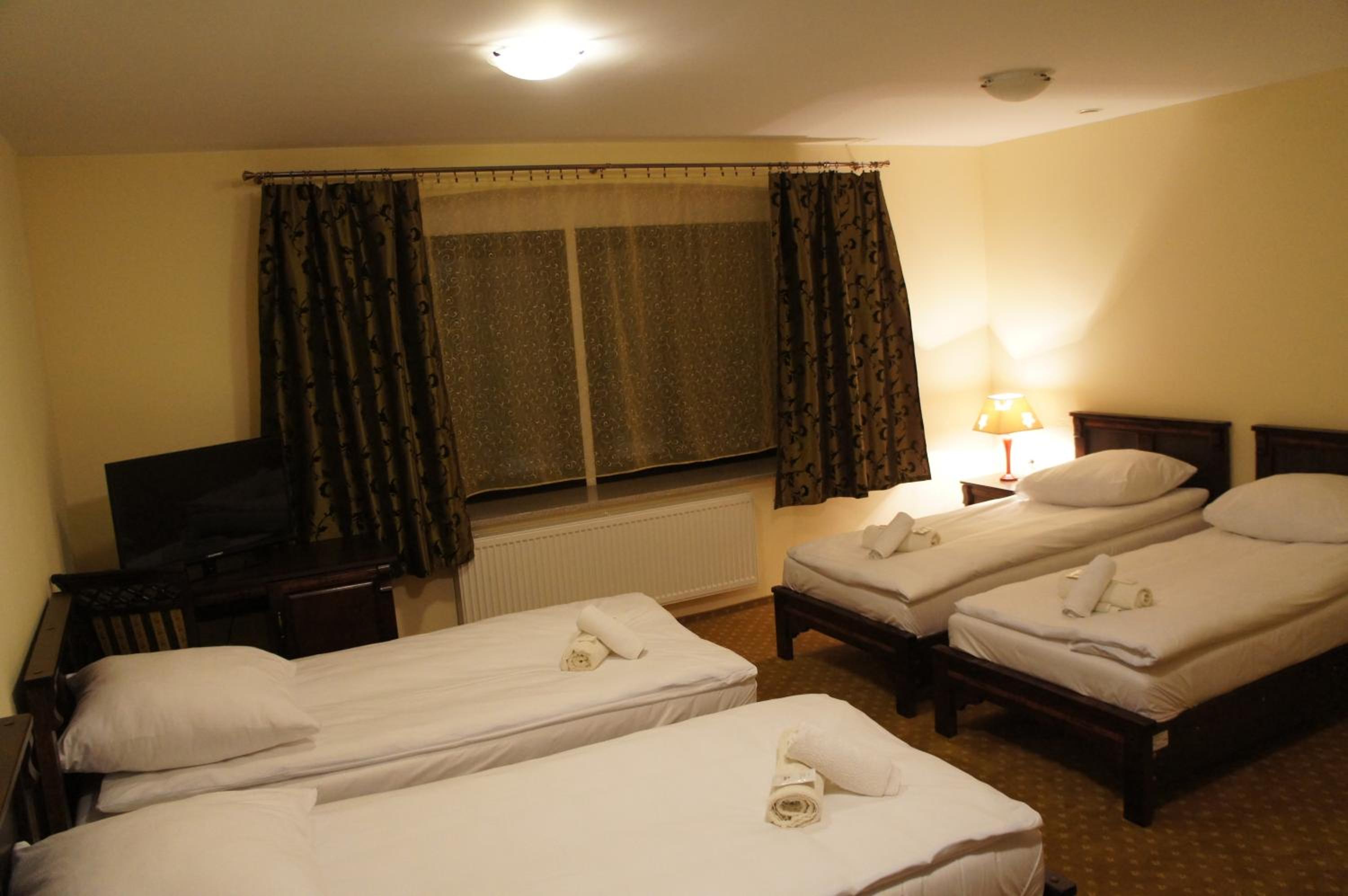 Quadruple Room - Photo 1
