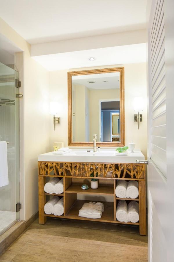 Deluxe Queen Room with Two Queen Beds photo 2