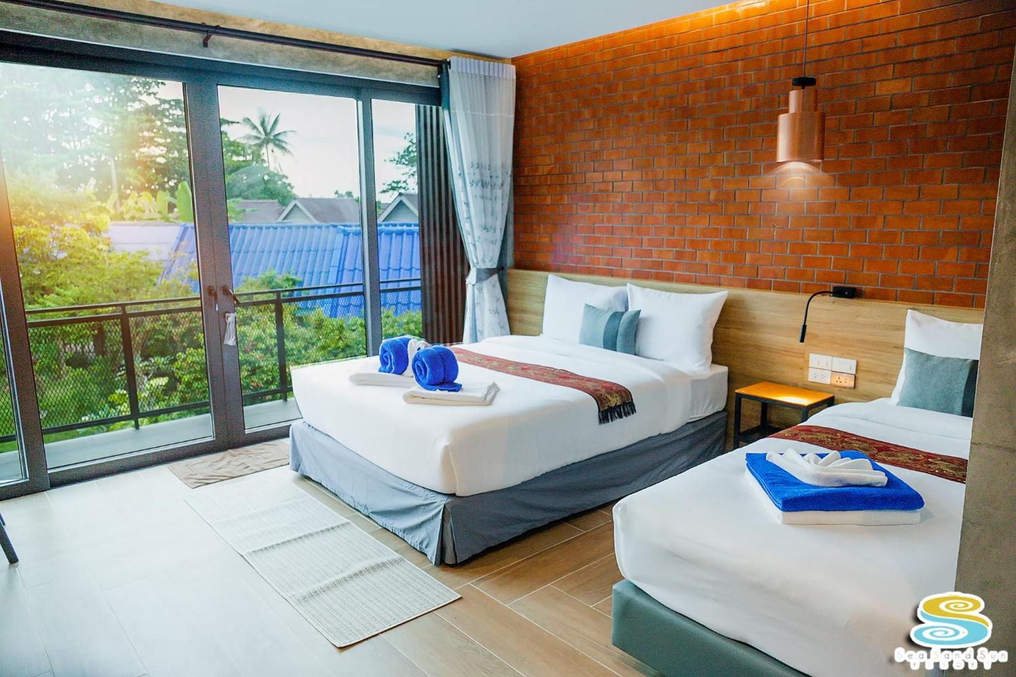 Deluxe Family Suite - Photo 3
