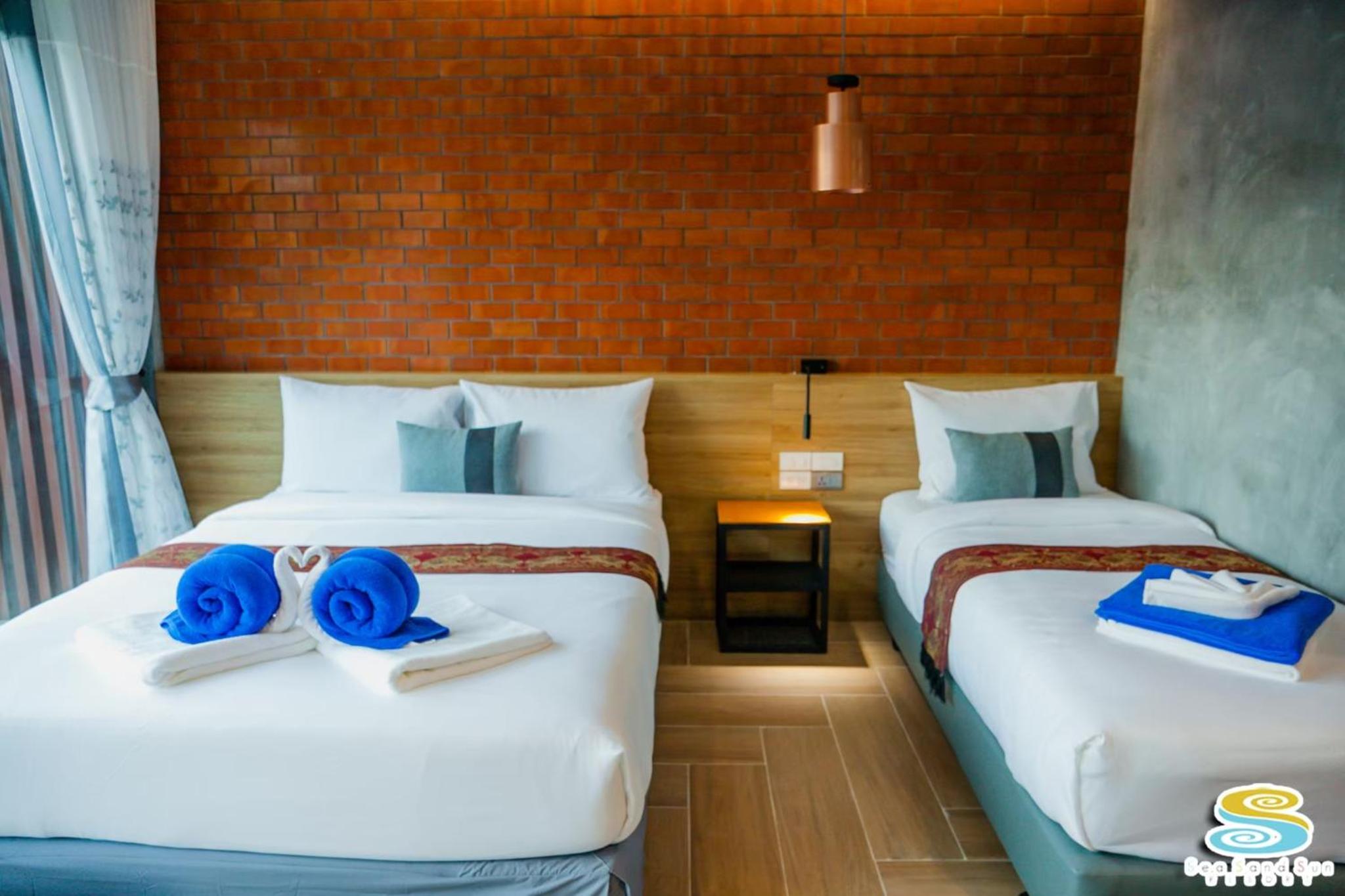 Deluxe Family Suite - Photo 2