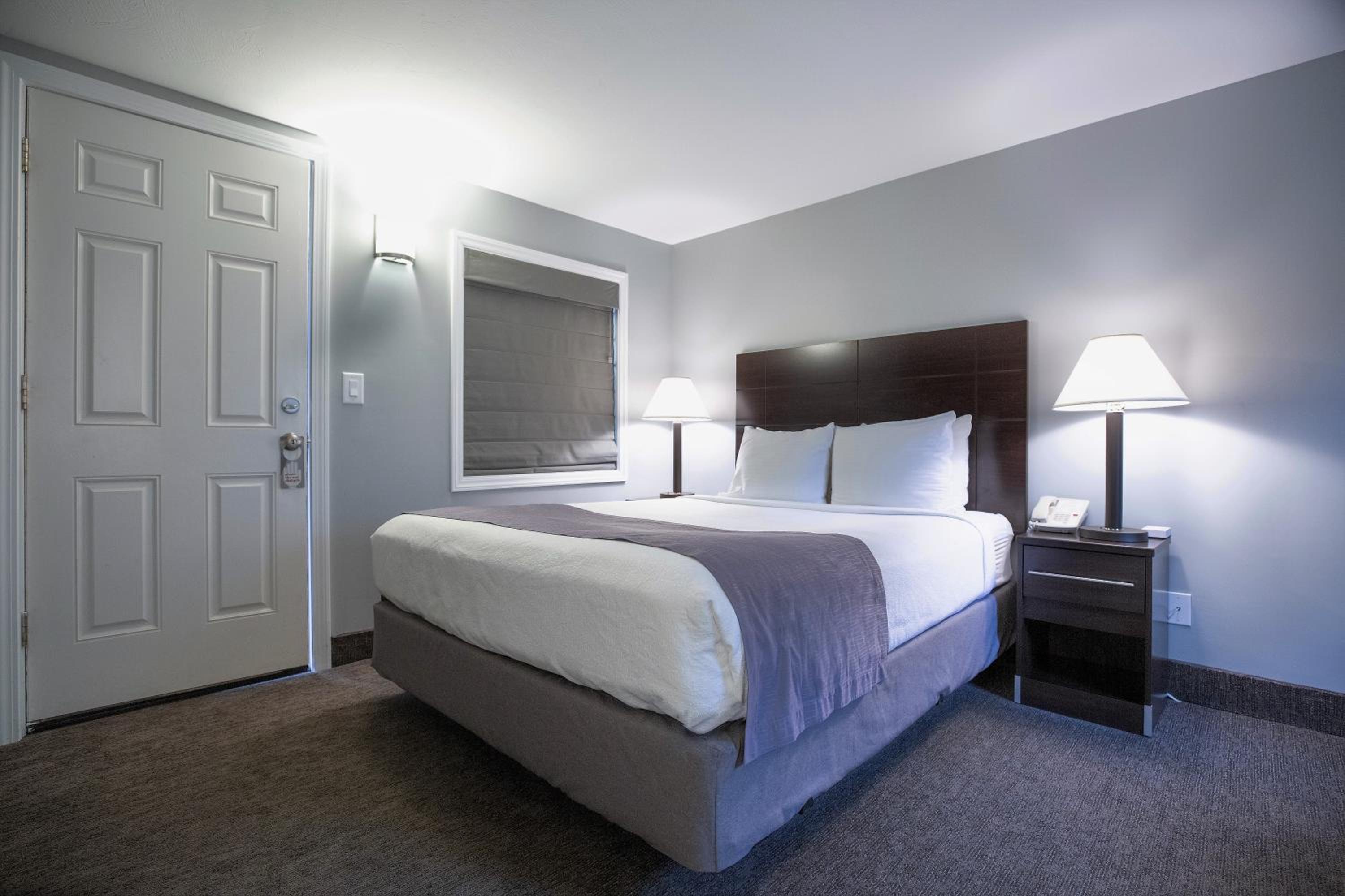 Deluxe Queen Room - Photo 1