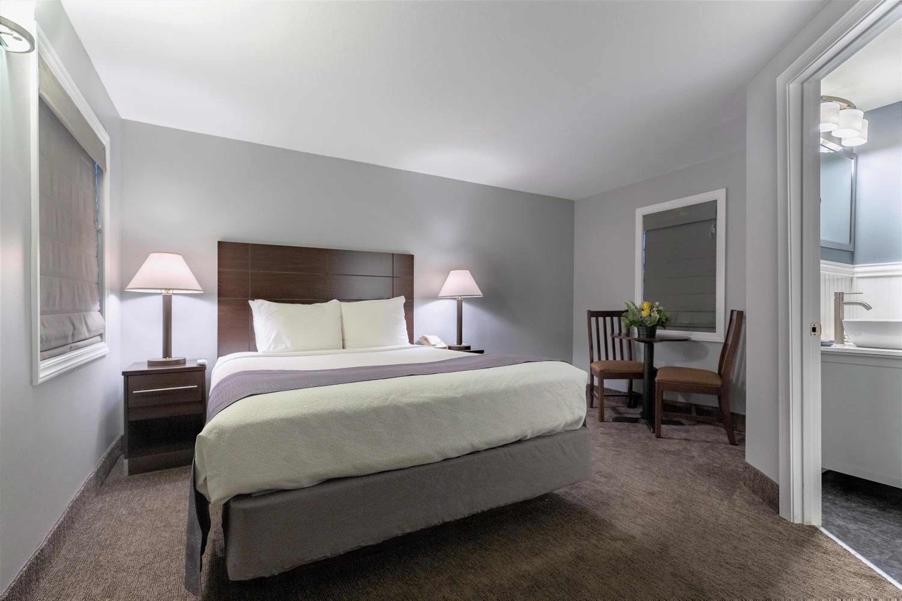Deluxe Queen Room - Photo 3