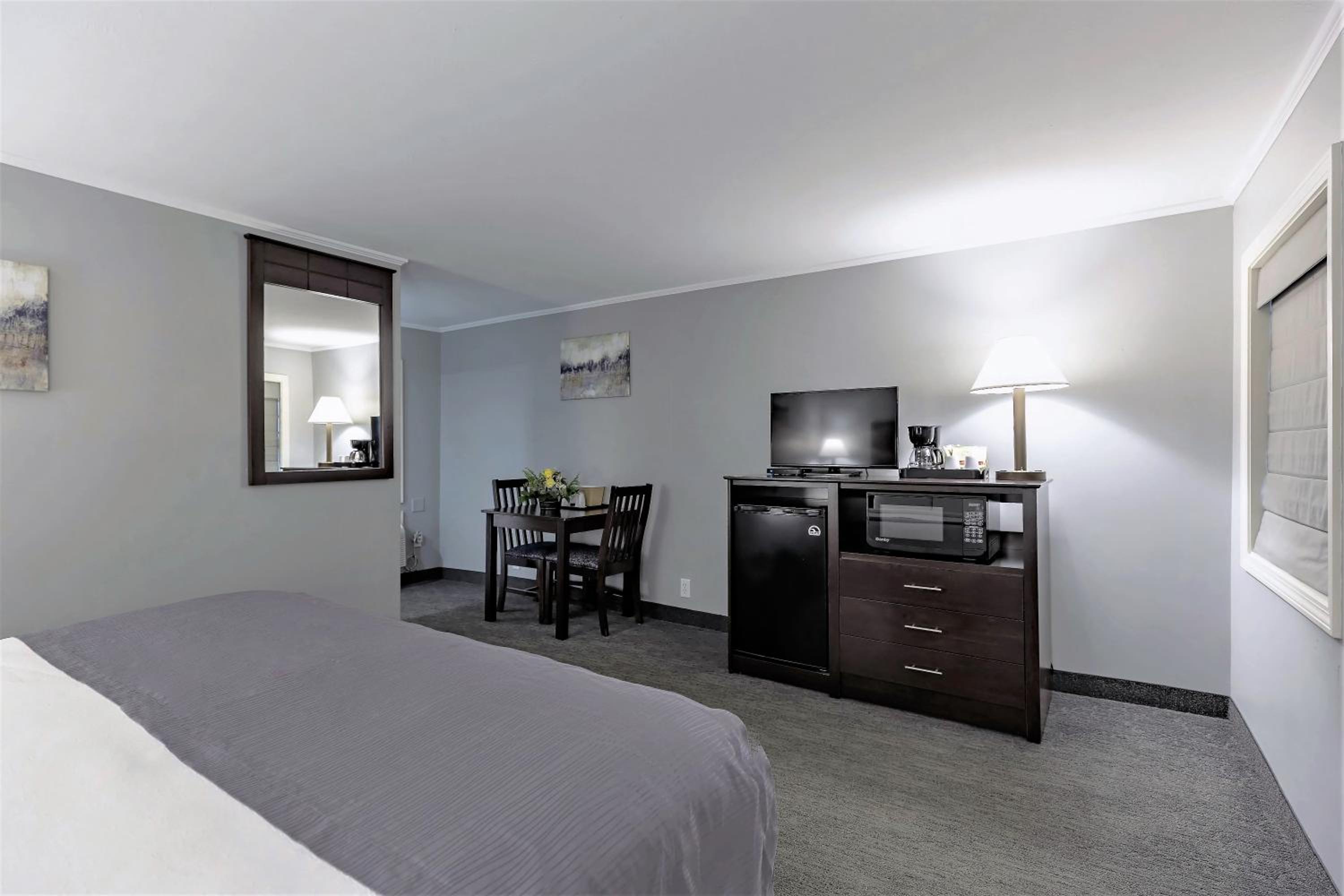 Standard King Room - Photo 2