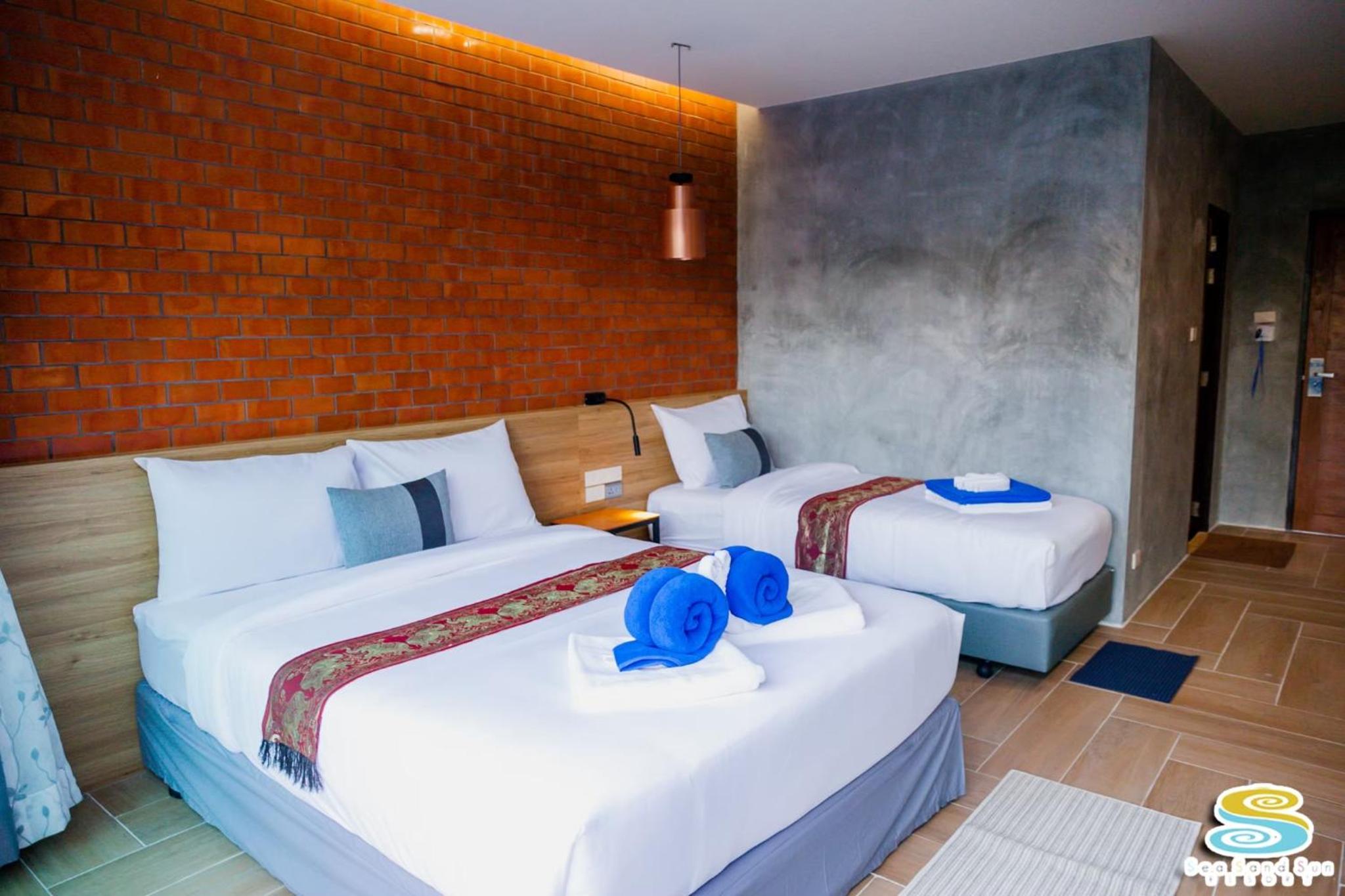 Deluxe Family Suite - Photo 1