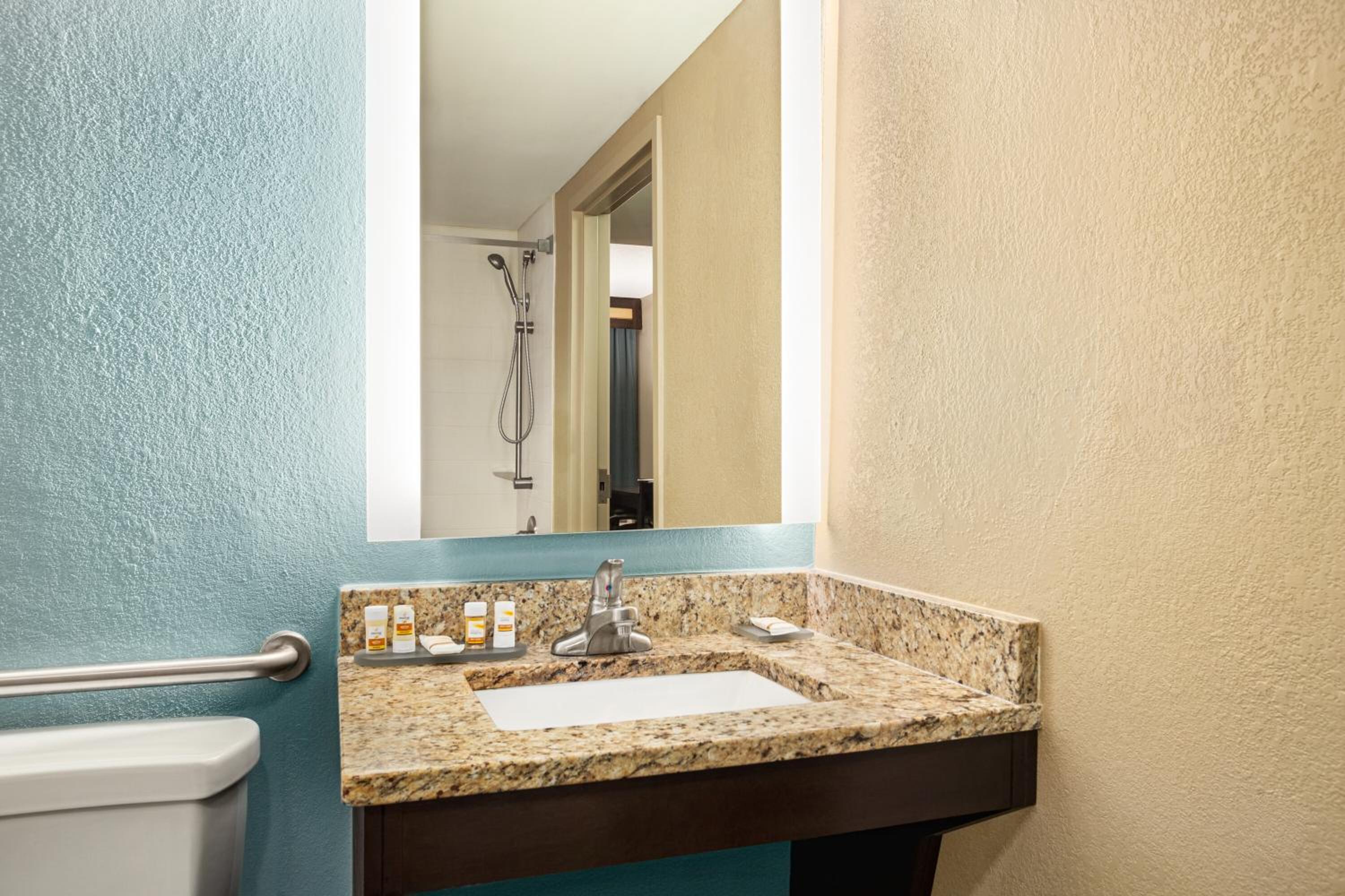 King Room - Mobility Access/Non-Smoking - Photo 6