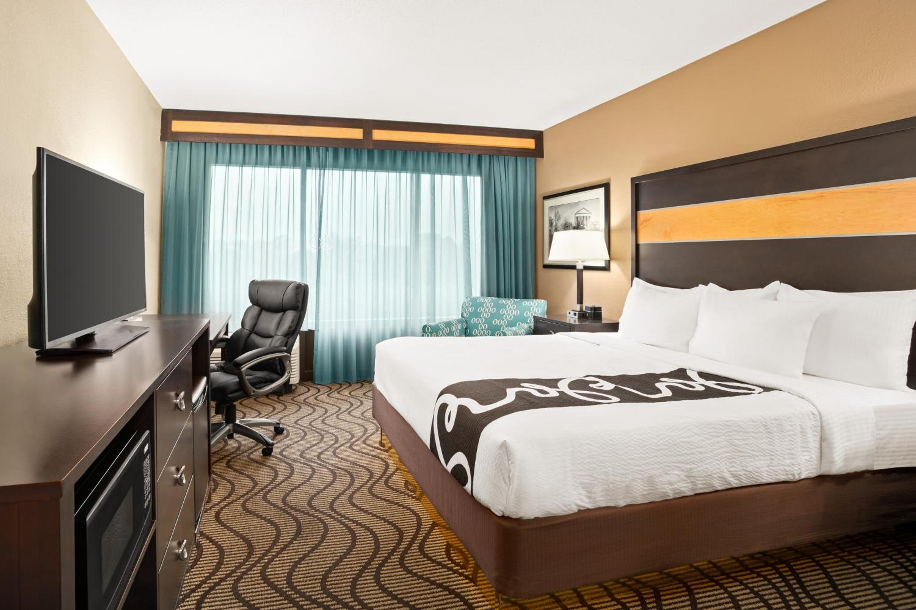 King Room, Non-Smoking - Photo 5