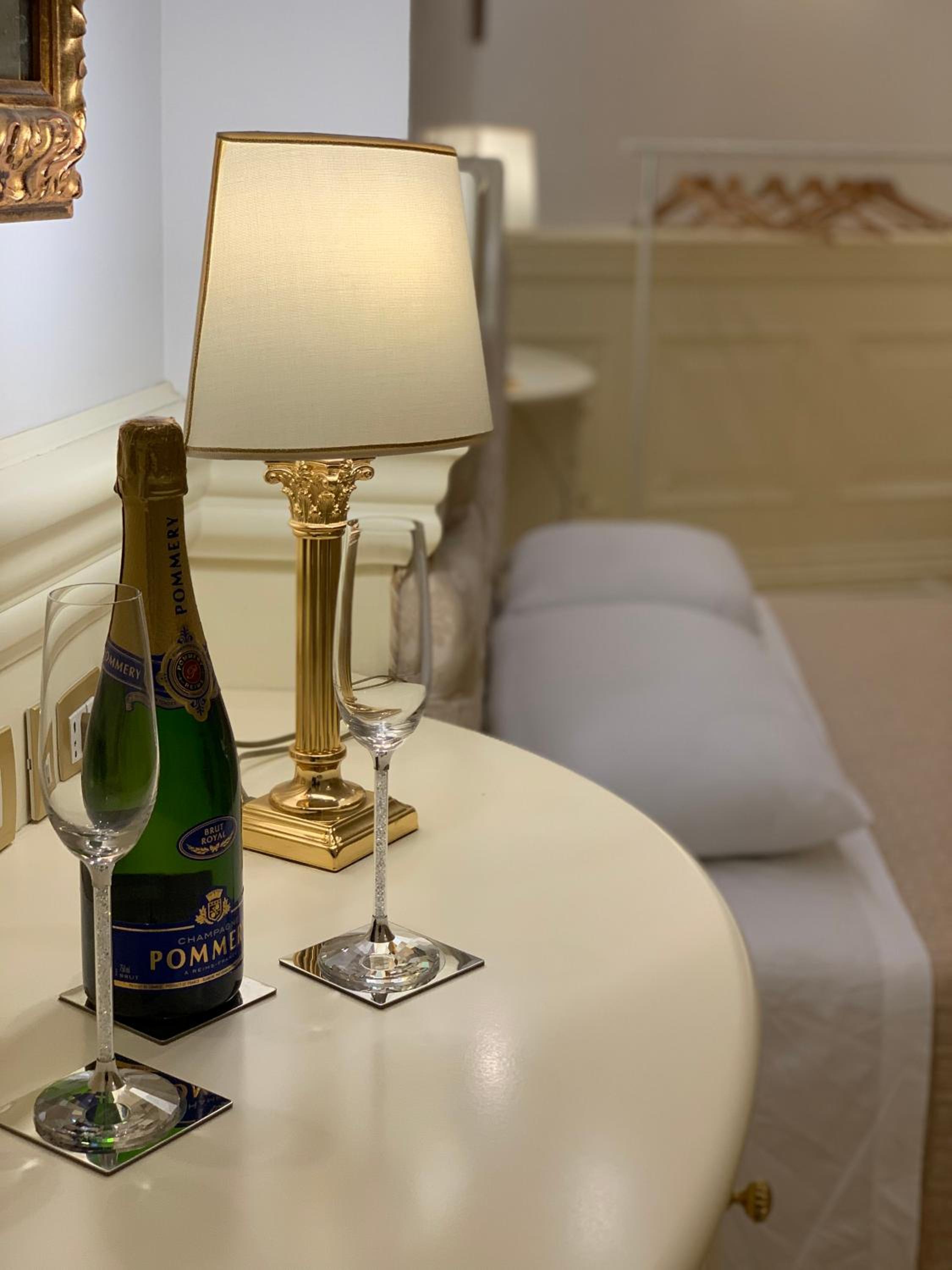 Deluxe Suite with Spa Bath photo 1